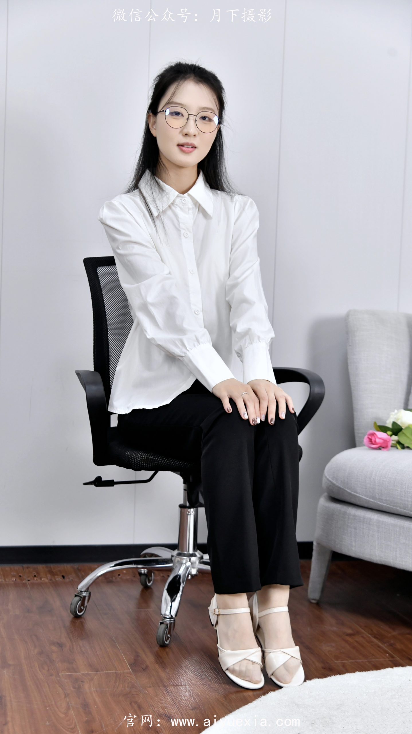 726/月月~【镜里知性】定格职场柔影 细拍鞋袜姿态。