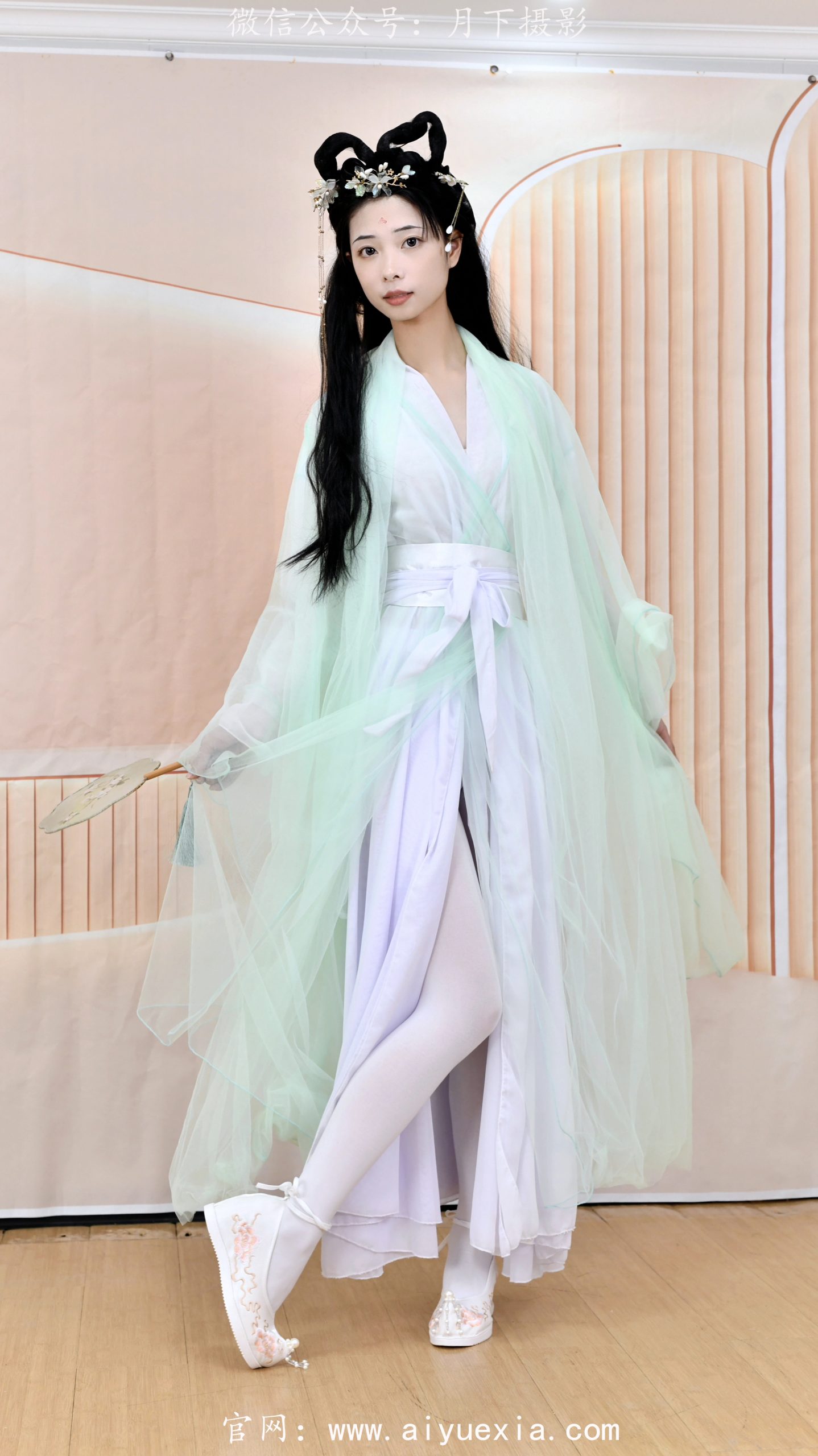 728/斯文~【仙姿玉袜】青衫飘逸，白袜绣鞋尽显古韵雅致。