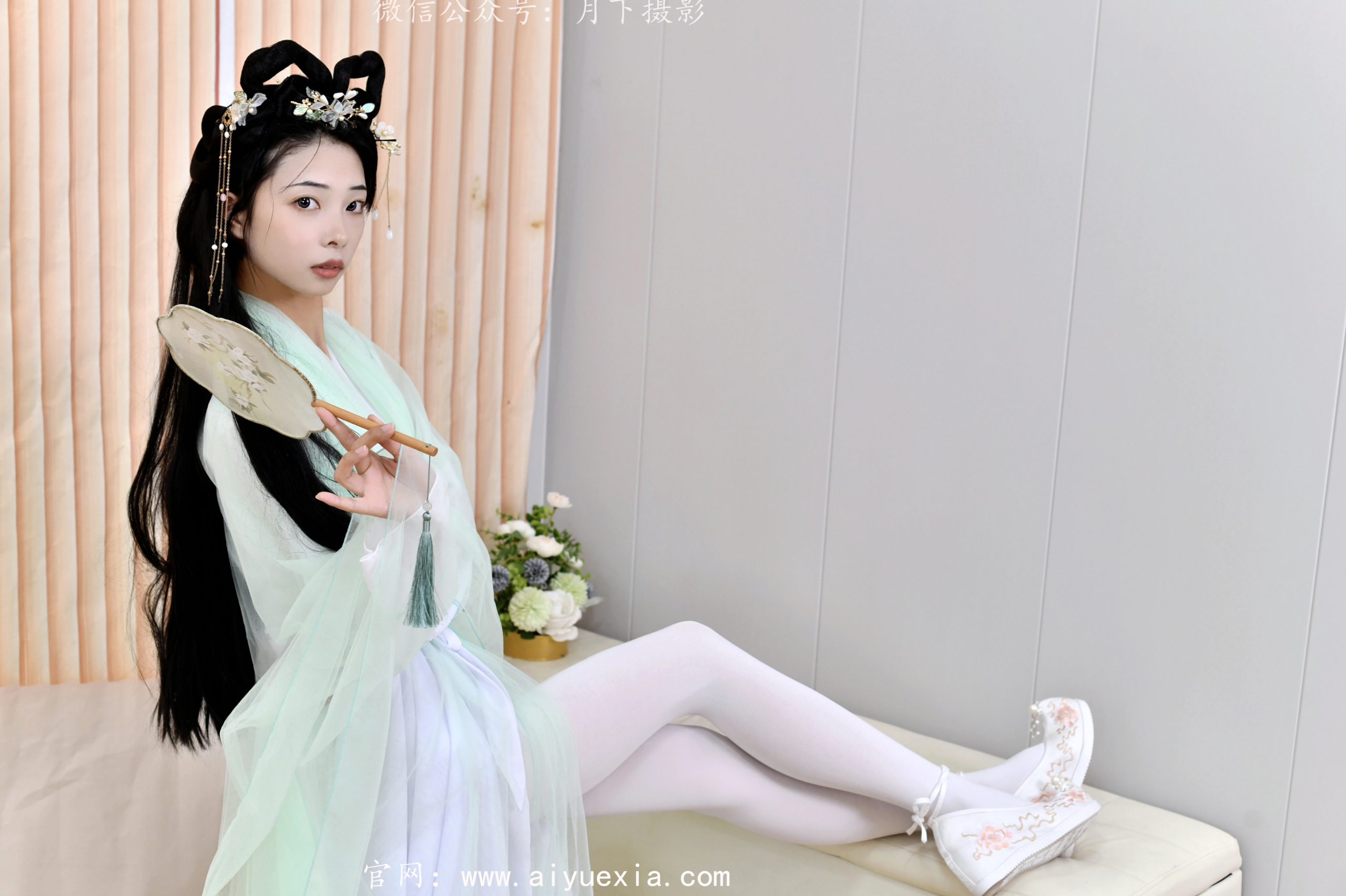 728/斯文~【仙姿玉袜】青衫飘逸，白袜绣鞋尽显古韵雅致。