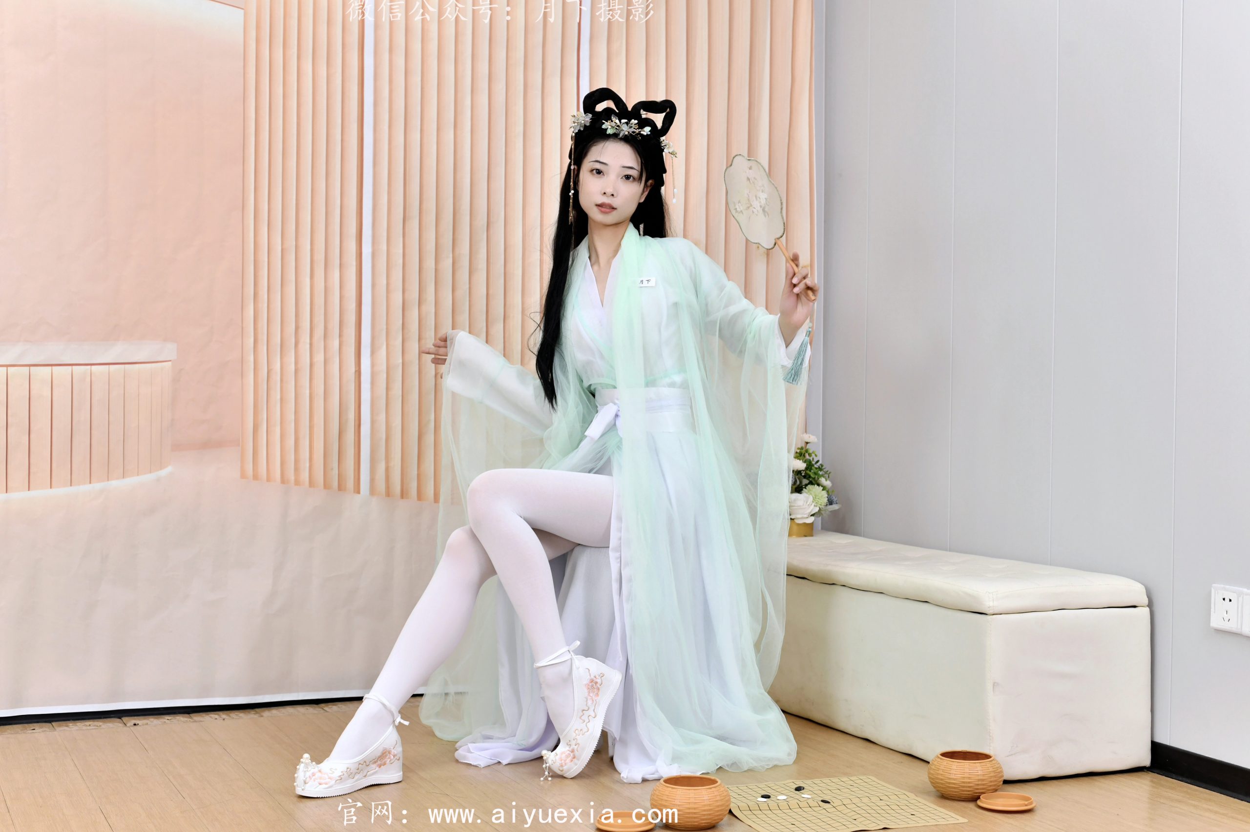 728/斯文~【仙姿玉袜】青衫飘逸，白袜绣鞋尽显古韵雅致。