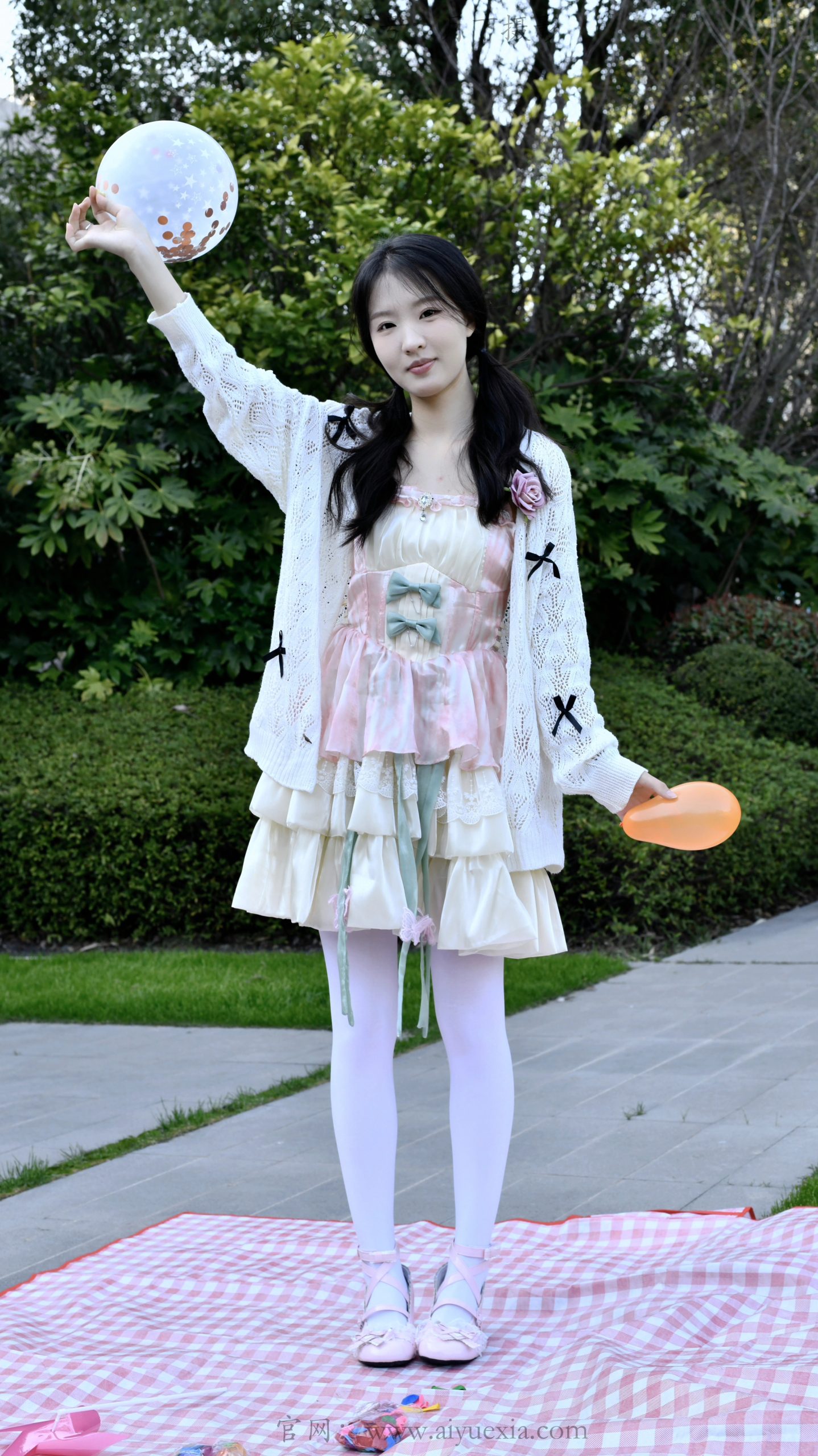 737/月月~【踩气球】多镜捕捉春姿，袜鞋裙衫藏镜头里的甜。
