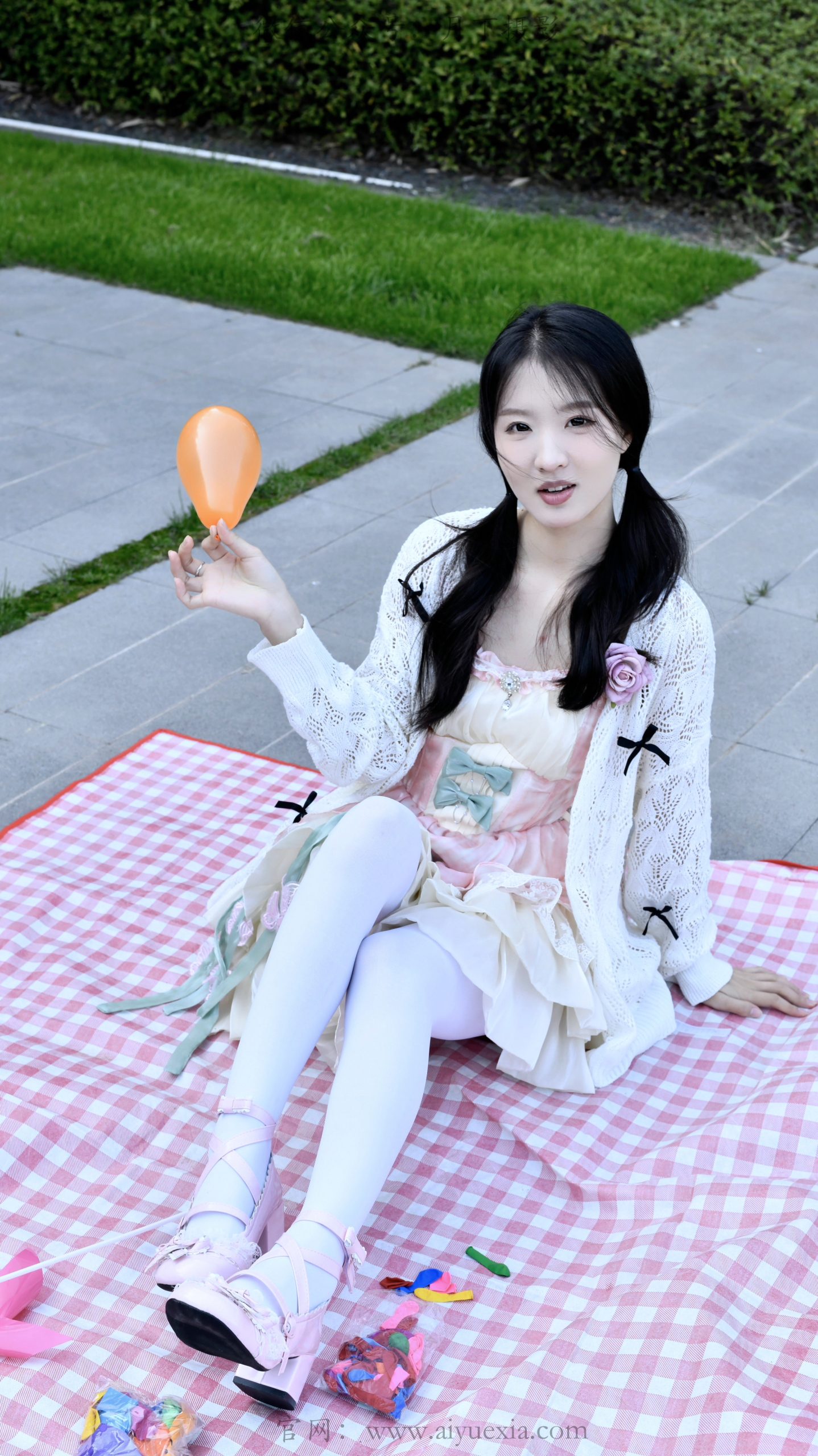 737/月月~【踩气球】多镜捕捉春姿，袜鞋裙衫藏镜头里的甜。