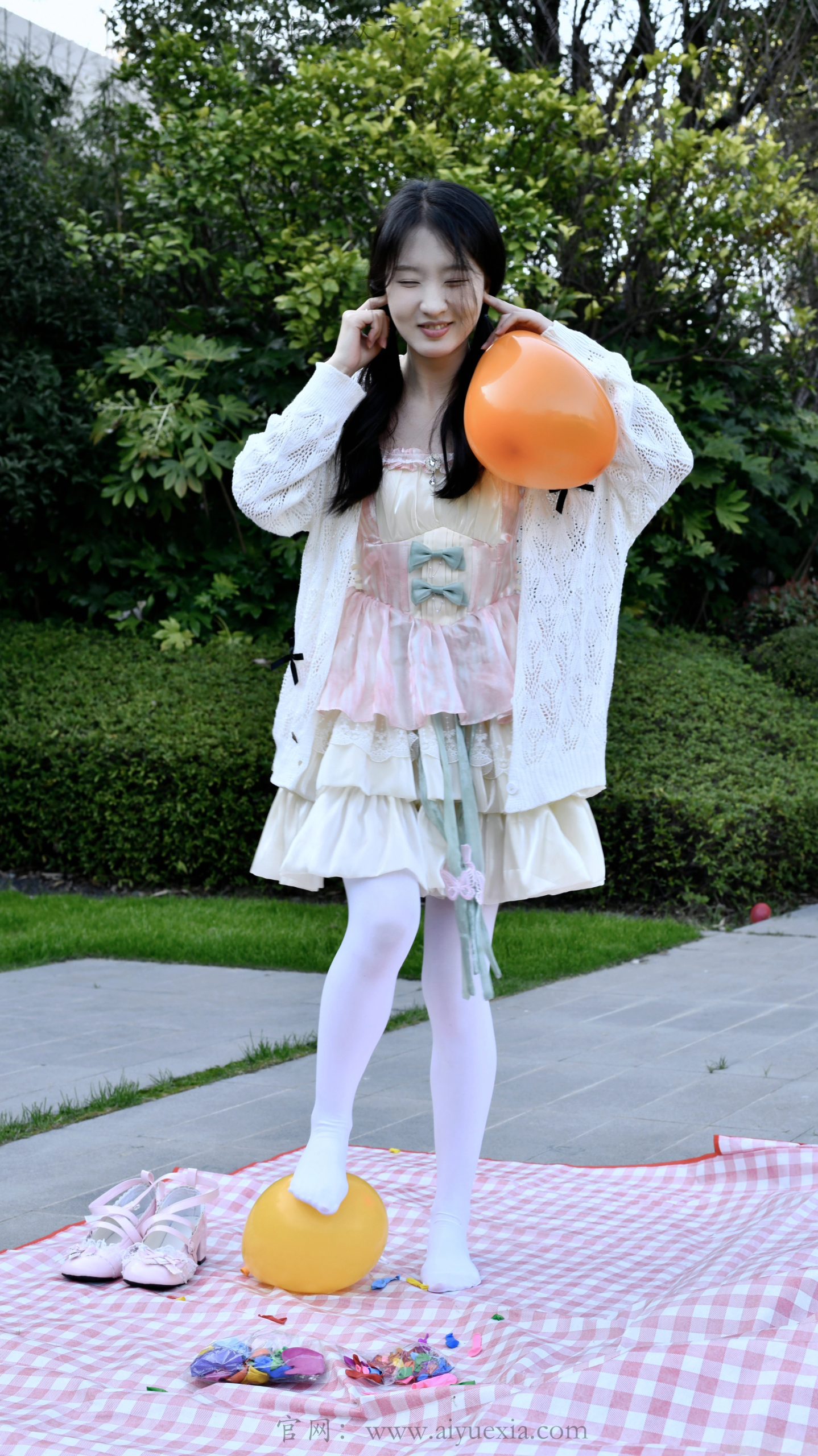 737/月月~【踩气球】多镜捕捉春姿，袜鞋裙衫藏镜头里的甜。