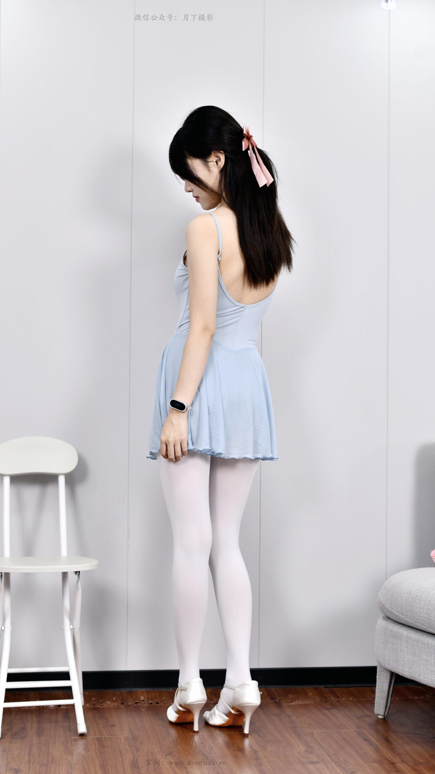 741/夏夏 ~【光影凝姿】蓝裙映素袜，玉足凝清光，光影绘芳华。