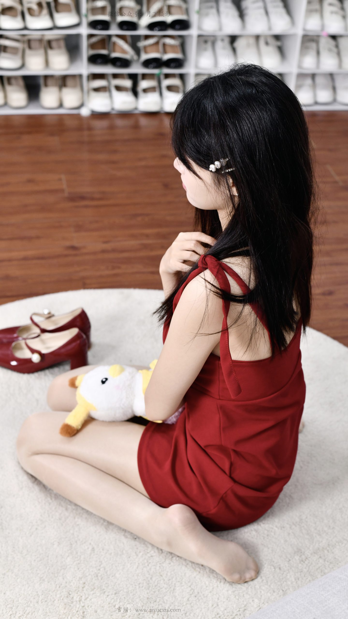 748/夏夏 ~【红韵雅姿】红裙映珠光，步履生姿，定格优雅瞬间。