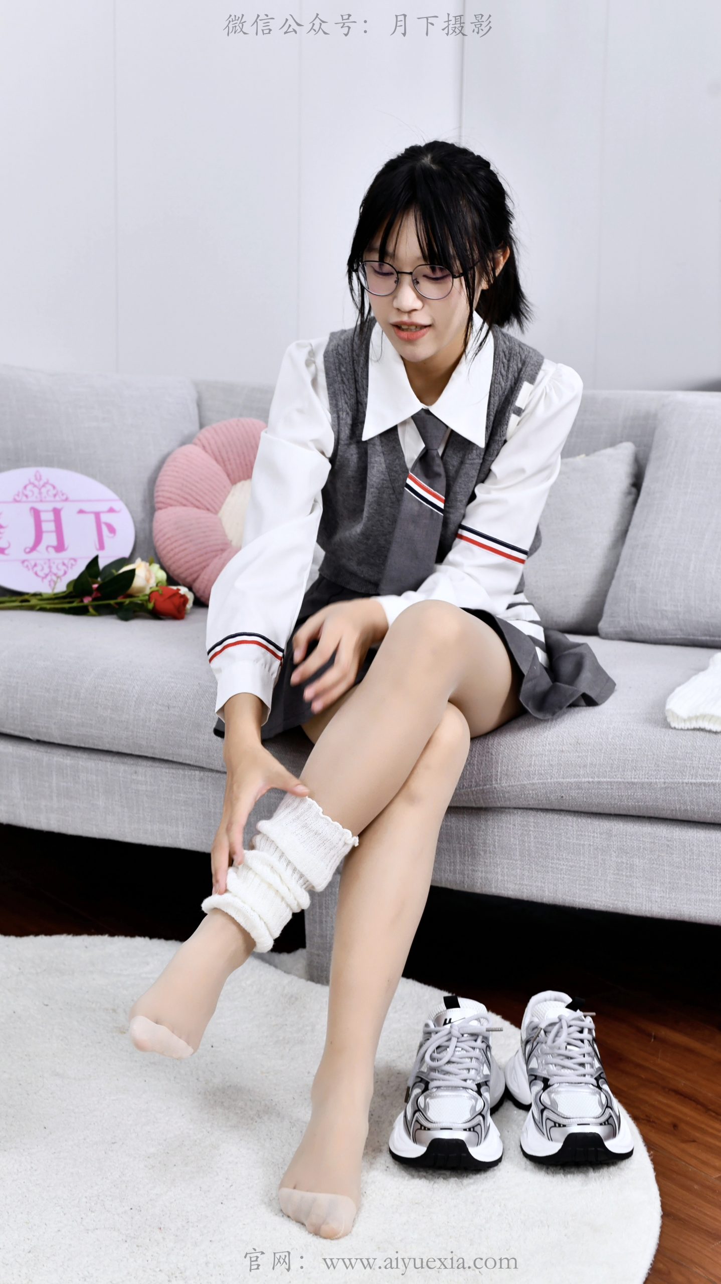 756/小念~【袜履生姿】JK甜妹居家拍，鞋袜细节拉满，灵动又出片。