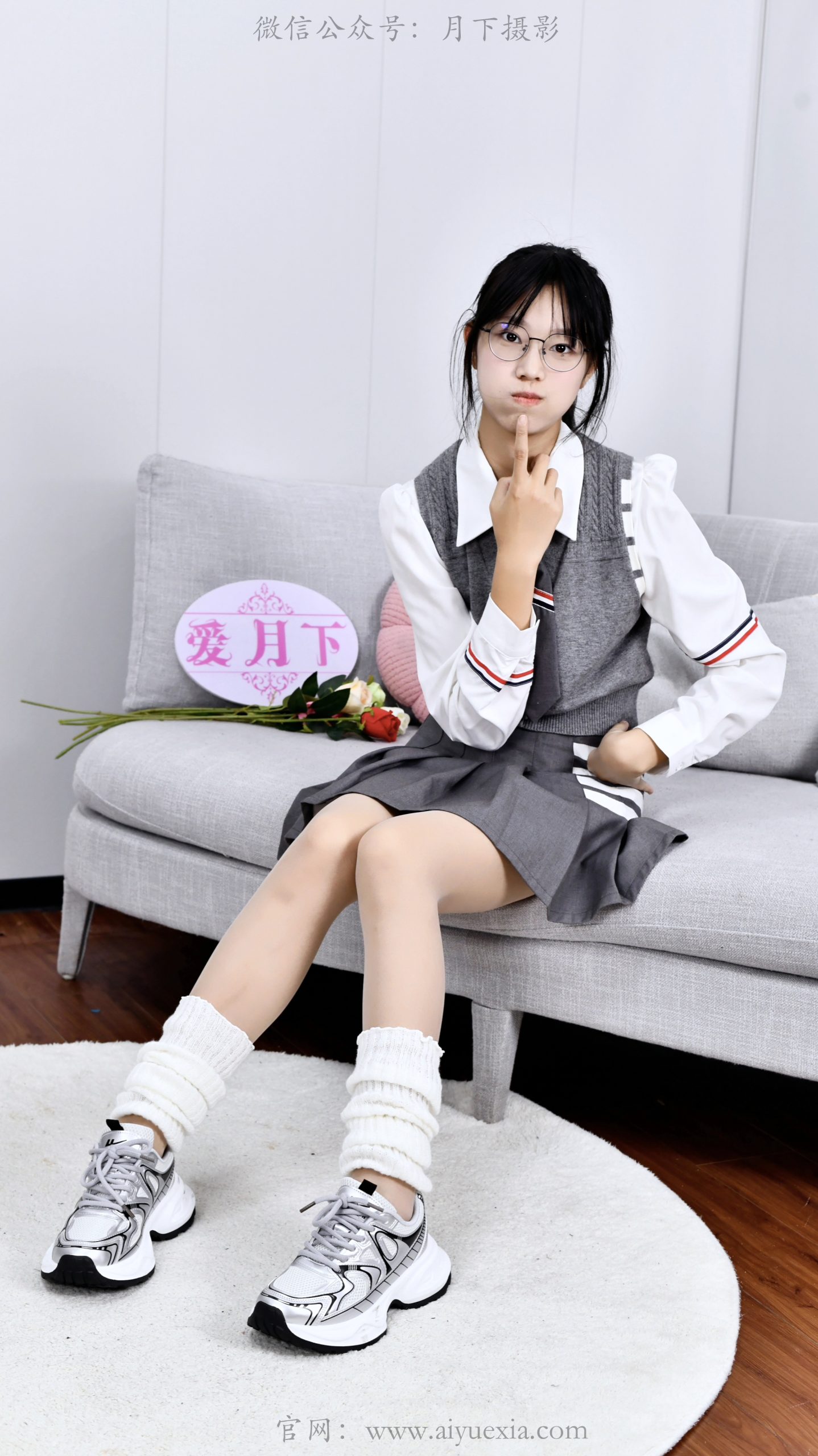 756/小念~【袜履生姿】JK甜妹居家拍，鞋袜细节拉满，灵动又出片。