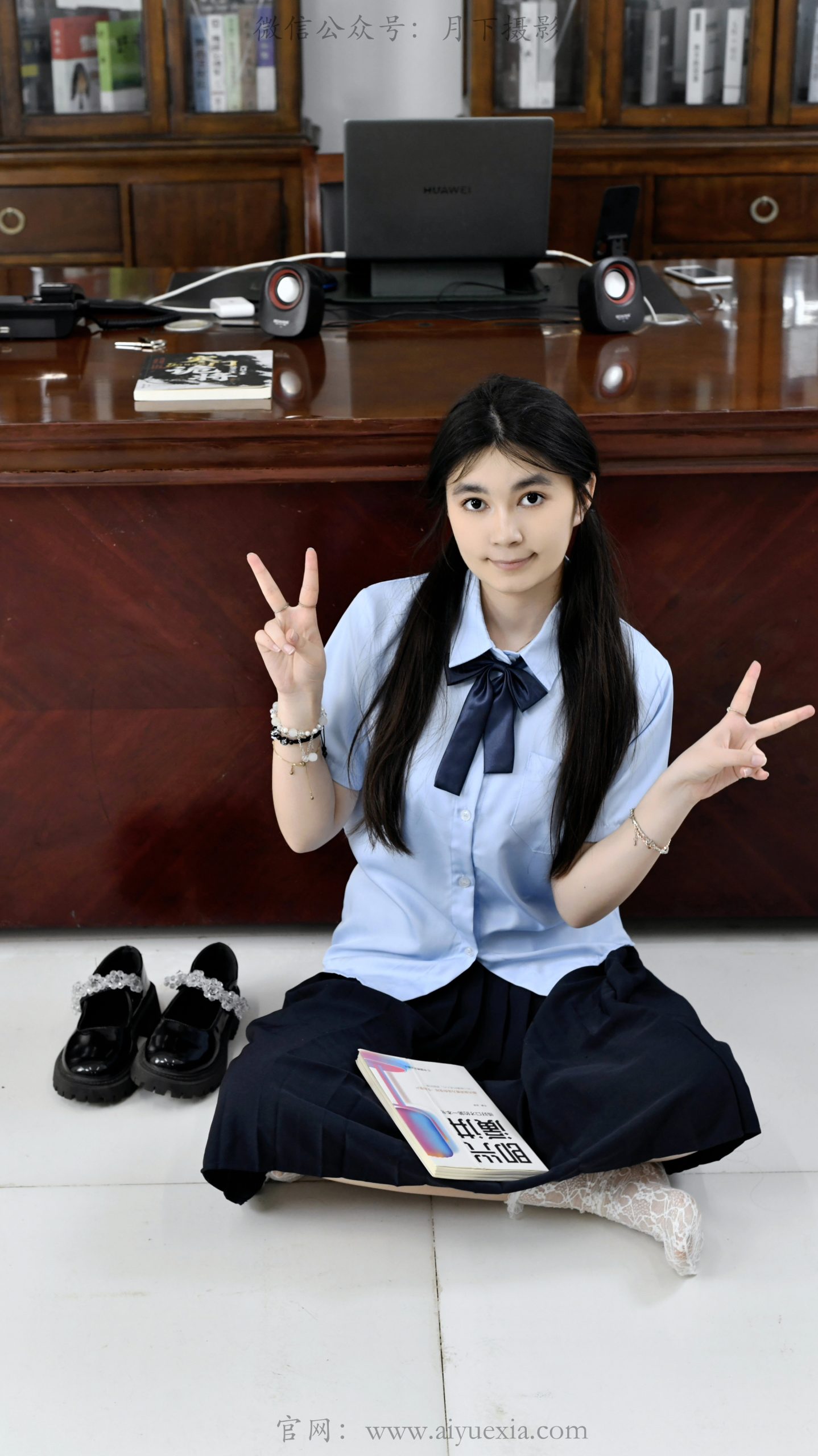 758/兰兰 ~【袜履生风】JK甜酷穿搭，光影定格青春，袜鞋细节尽显灵动。