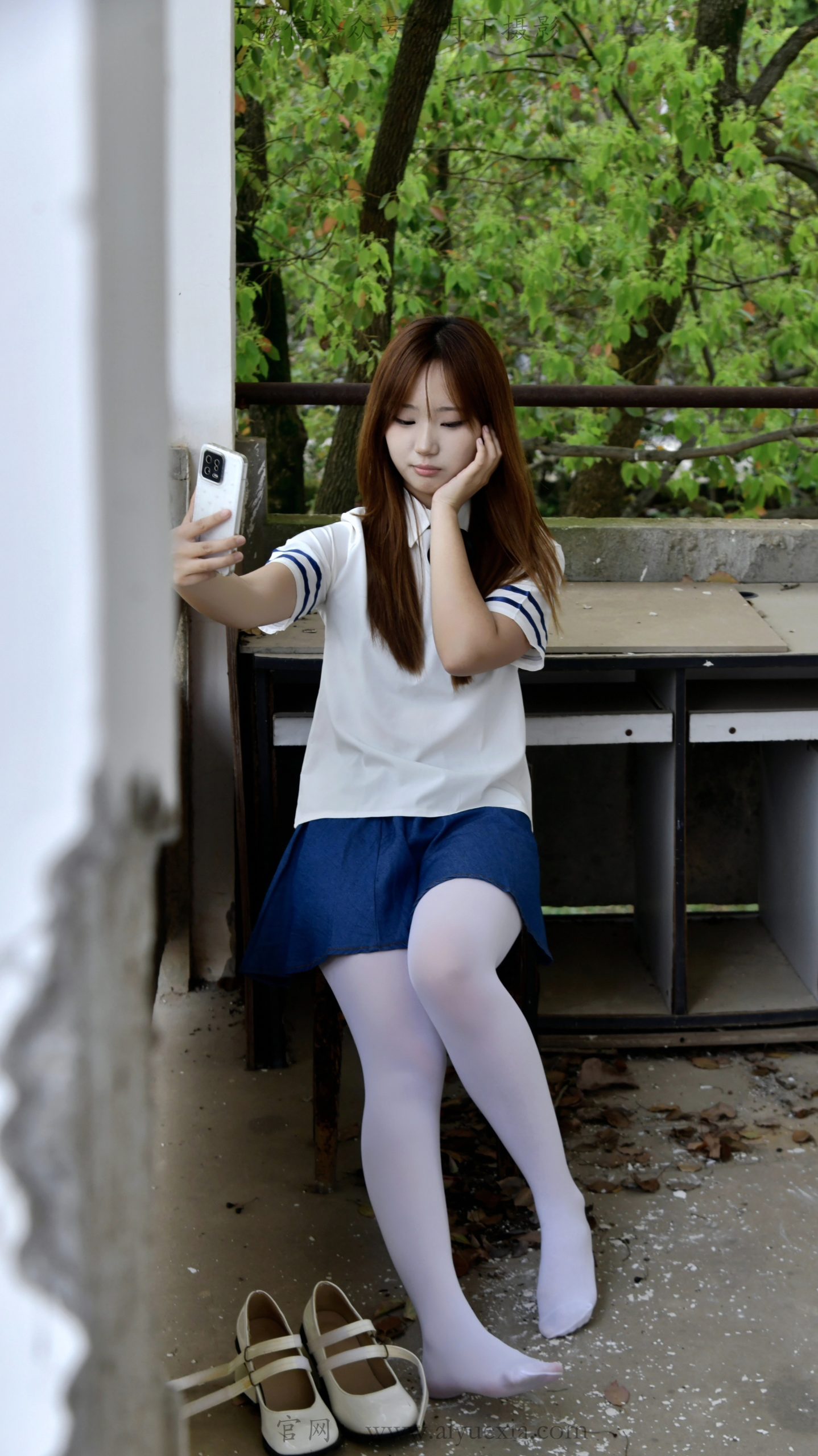 762/UU~【青阶白袜】青阶映白袜，蓝白校服衬绿意，少女倚栏自成景。