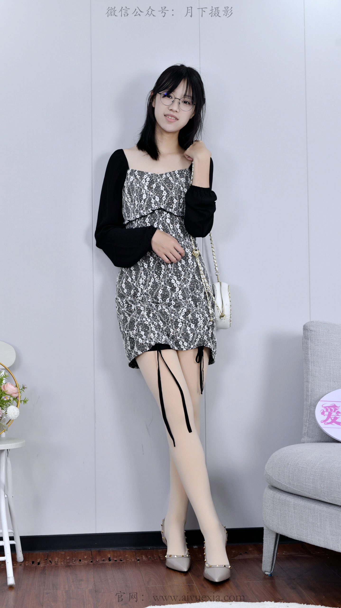 763/小念~【娇足闲韵】赴约崴脚添娇态，闲卧沙发享慵懒。