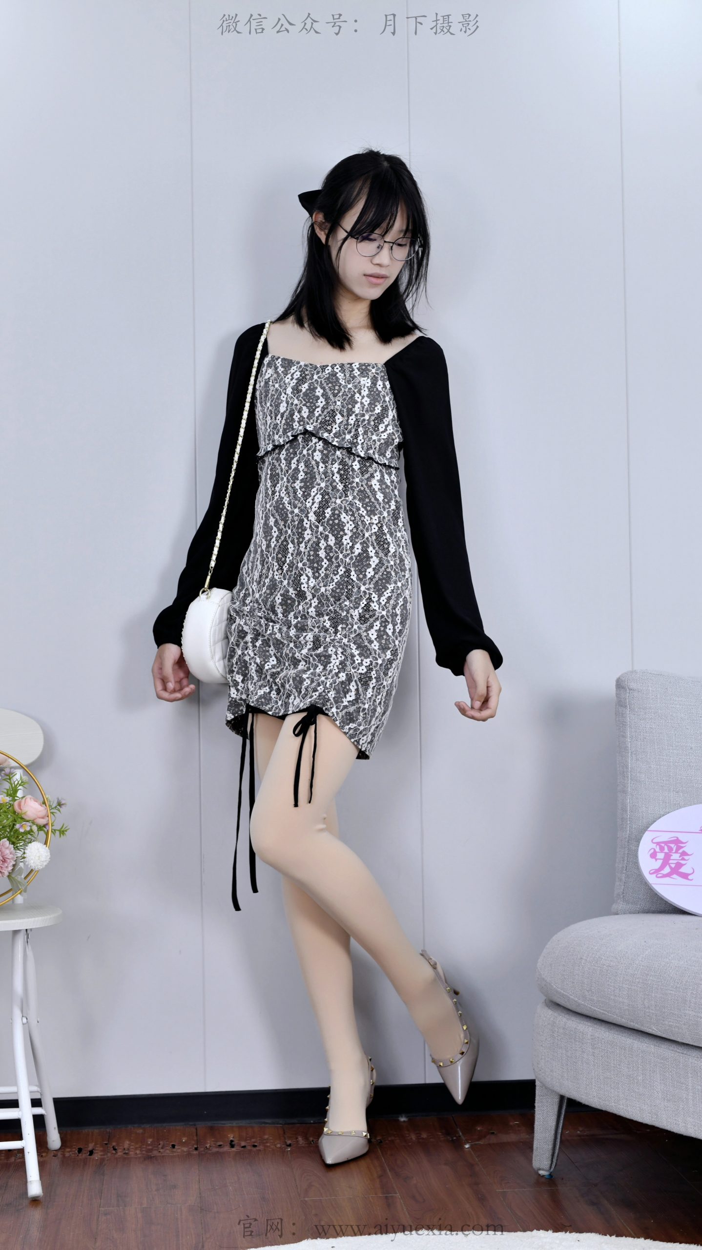 763/小念~【娇足闲韵】赴约崴脚添娇态，闲卧沙发享慵懒。