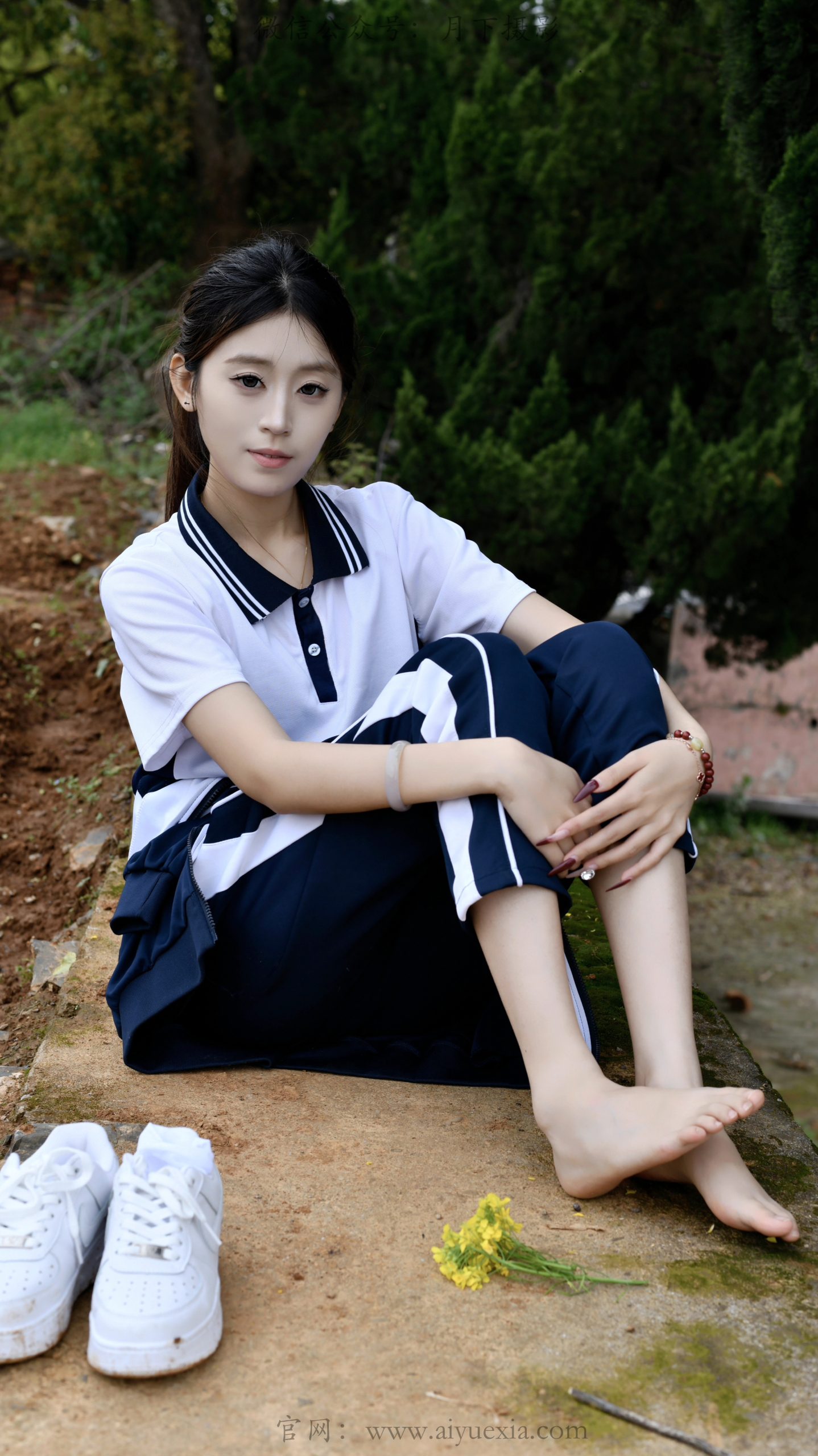 767/小清~【山野校韵】  蓝白校服映山野，白袜素鞋藏青春。