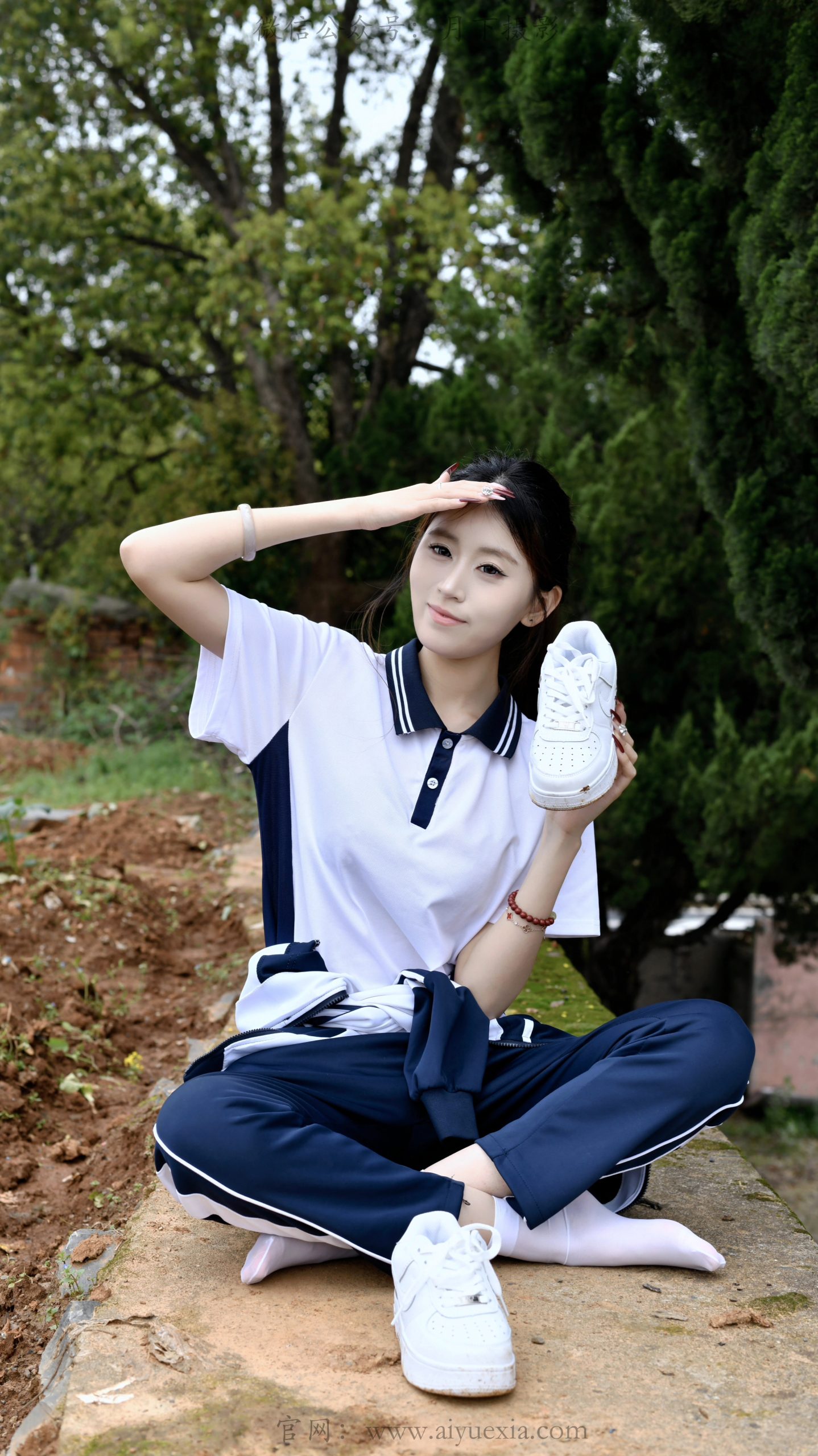 767/小清~【山野校韵】  蓝白校服映山野，白袜素鞋藏青春。