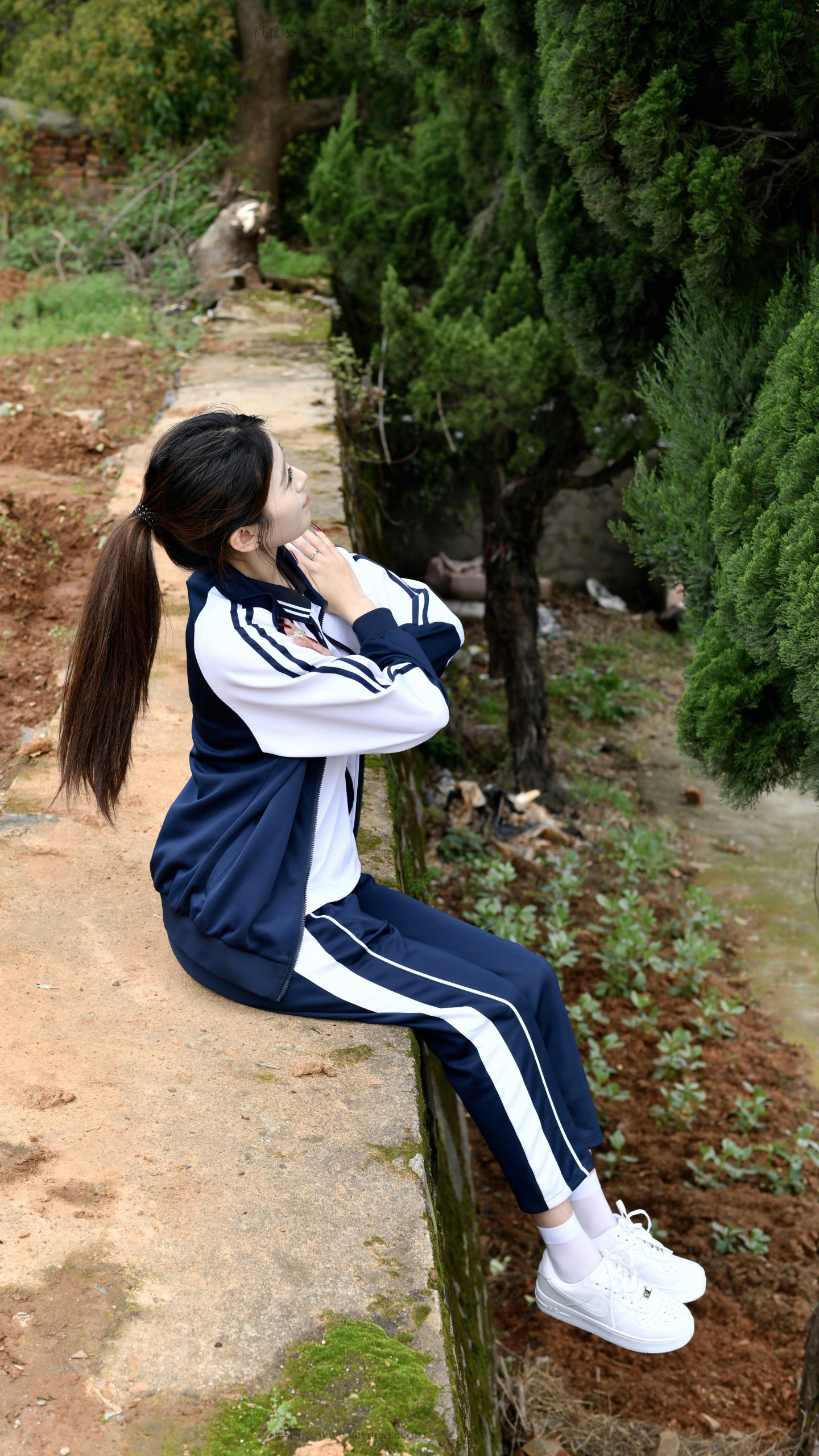 767/小清~【山野校韵】  蓝白校服映山野，白袜素鞋藏青春。