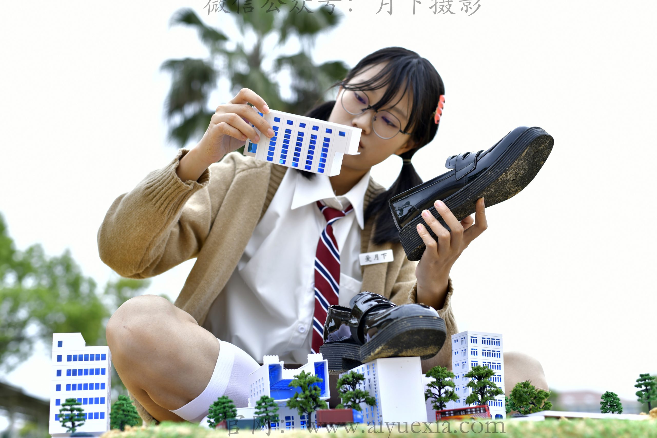 774/小念~【巨人少女】JK少女踏沙而来，巨人视角闯入迷你城。