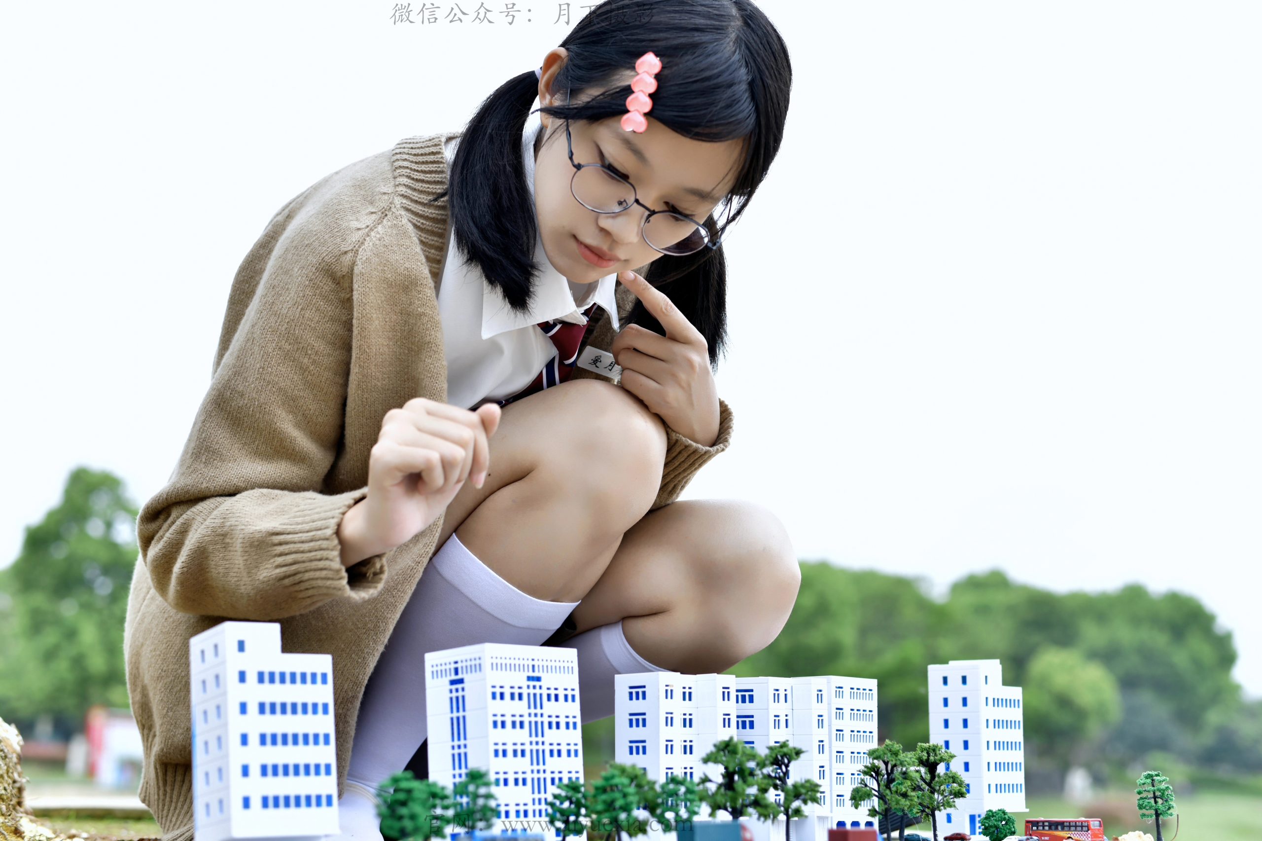 774/小念~【巨人少女】JK少女踏沙而来，巨人视角闯入迷你城。