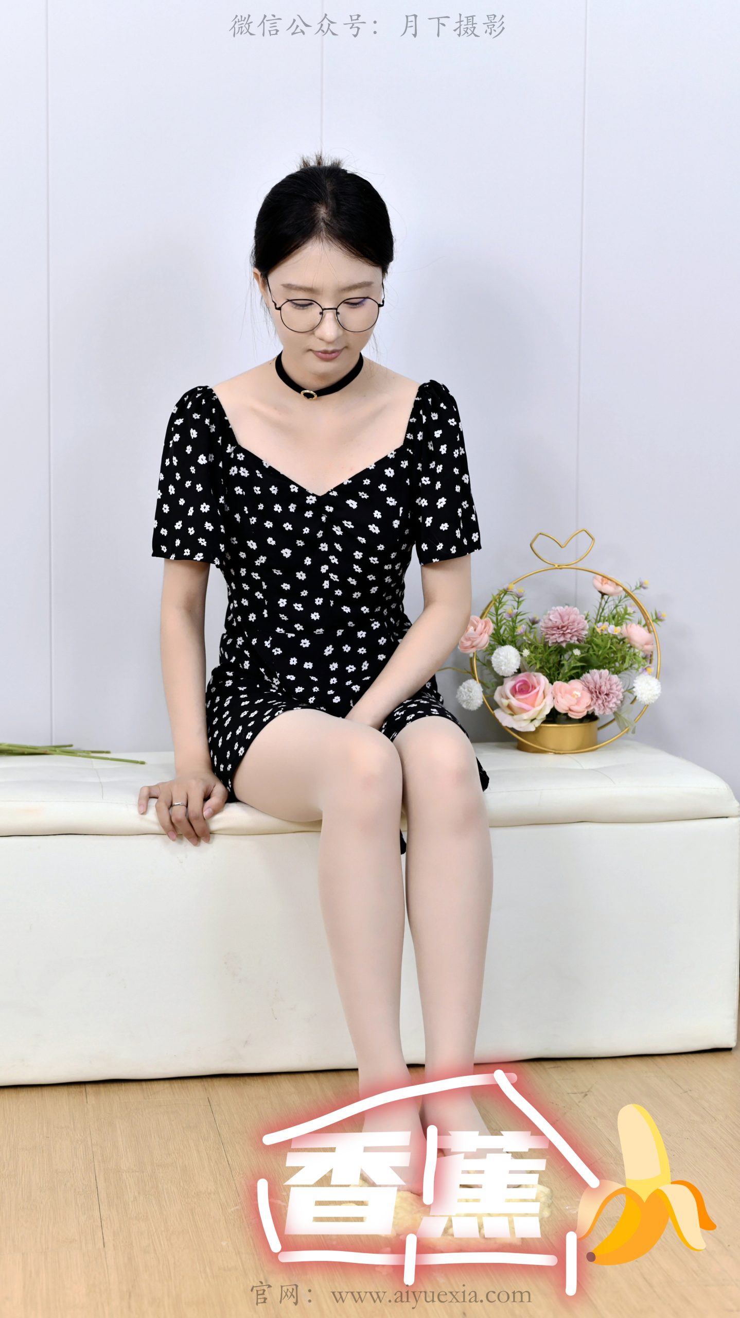 786/月月~【碎花少女】黑裙碎花映柔光，薄袜软鞋藏俏皮文艺。