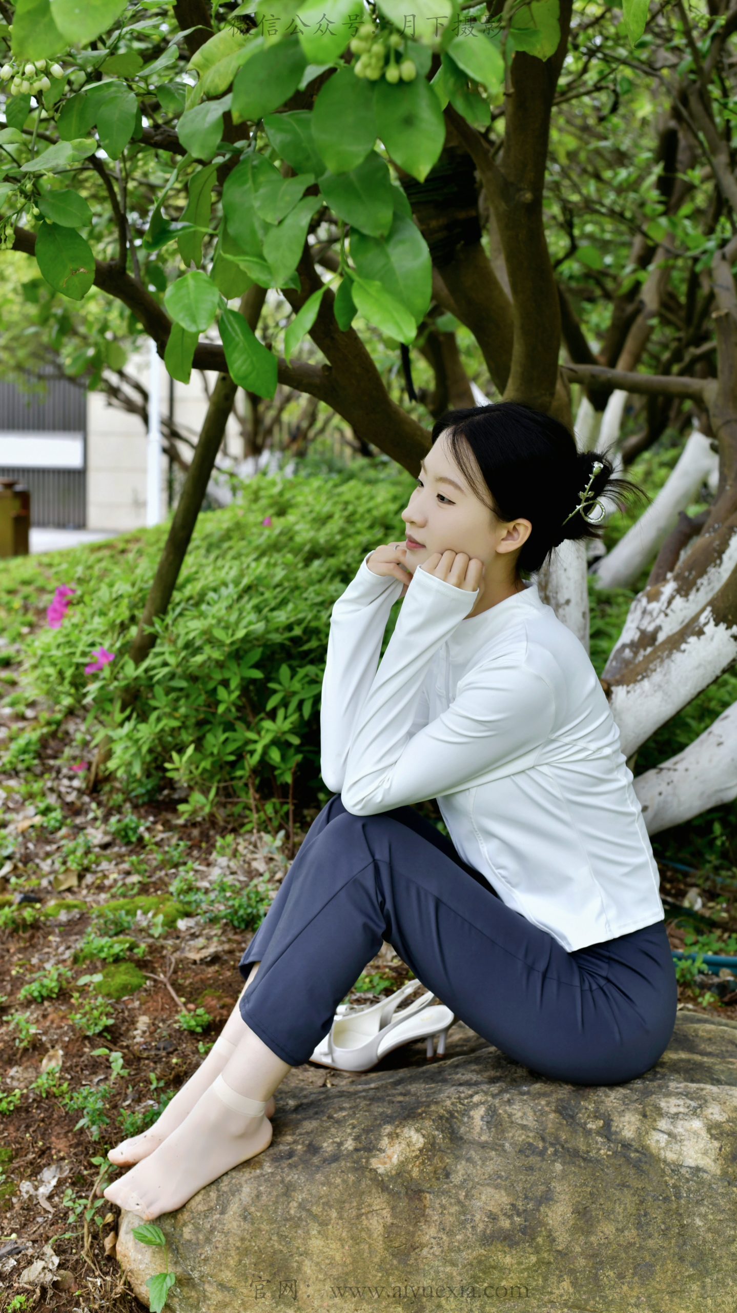 792/月月~【春日雅姿】繁花绿意衬身姿，优雅步履藏春日温柔。