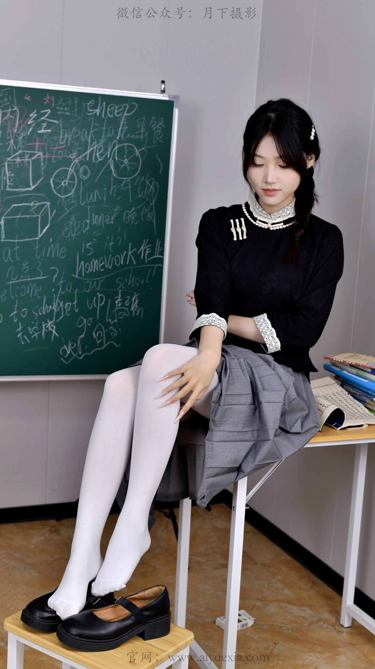799/夏夏 ~【书韵国风】墨衣百褶藏温婉，书室清姿漾少女芳华。