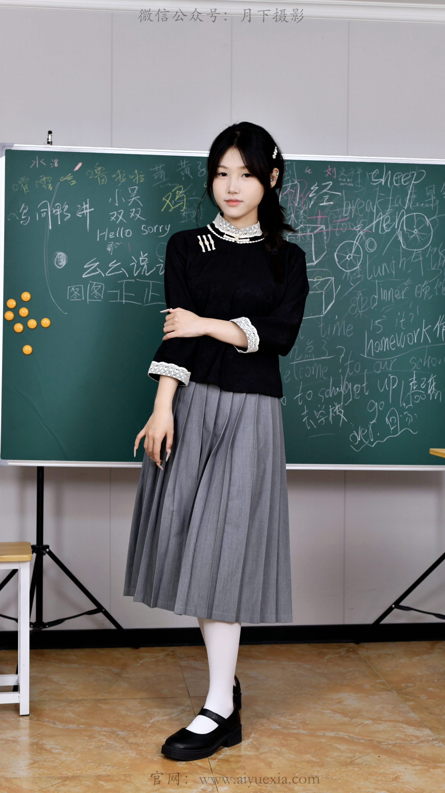 799/夏夏 ~【书韵国风】墨衣百褶藏温婉，书室清姿漾少女芳华。