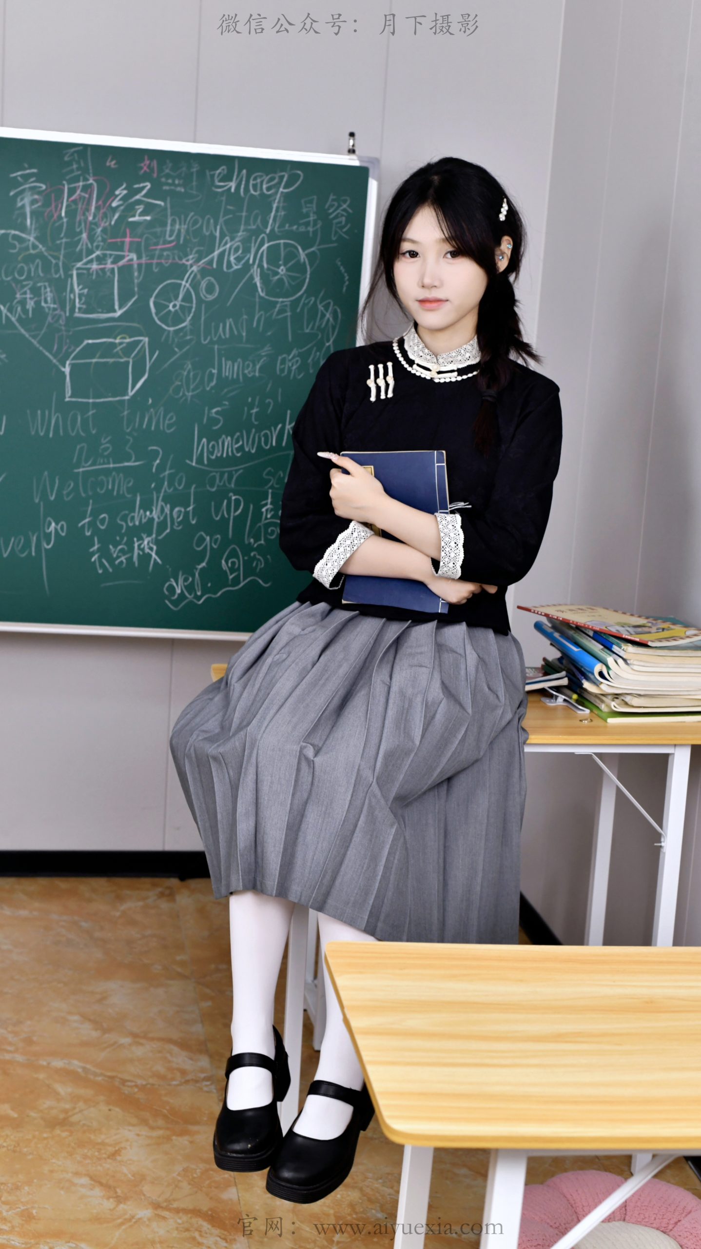 799/夏夏 ~【书韵国风】墨衣百褶藏温婉，书室清姿漾少女芳华。