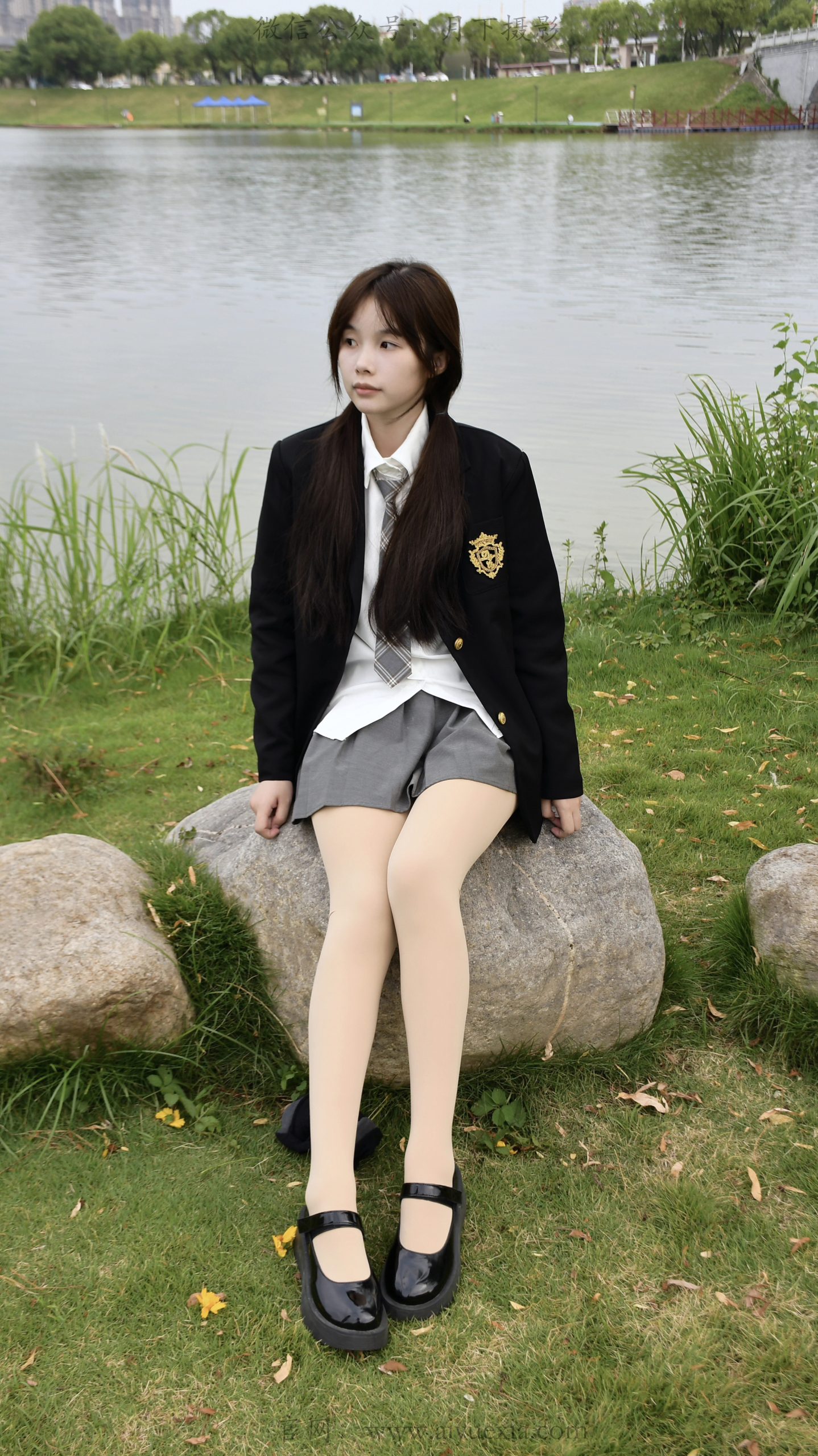 815/兔兔~【湖畔JK】西装格裙映湖光，鞋袜轻履藏少女元气。