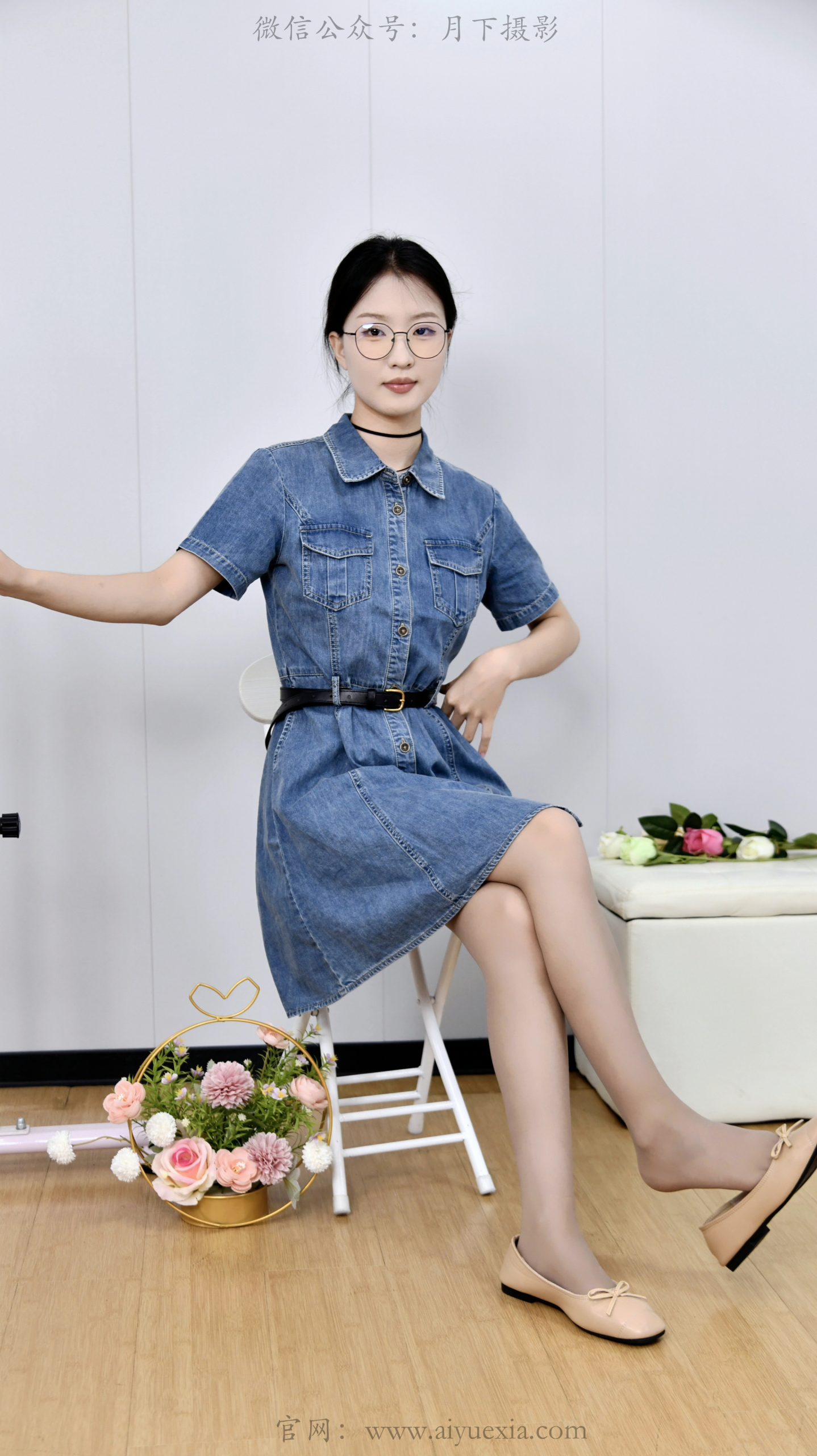 816/月月~【牛仔TK】牛仔裙衬温婉气质，鞋袜相伴闲享居家时光。