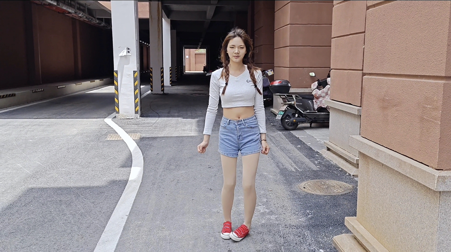 822/嘟嘟~【红鞋街隅】红砖街巷牛仔少女，红帆布鞋衬柔润袜足。