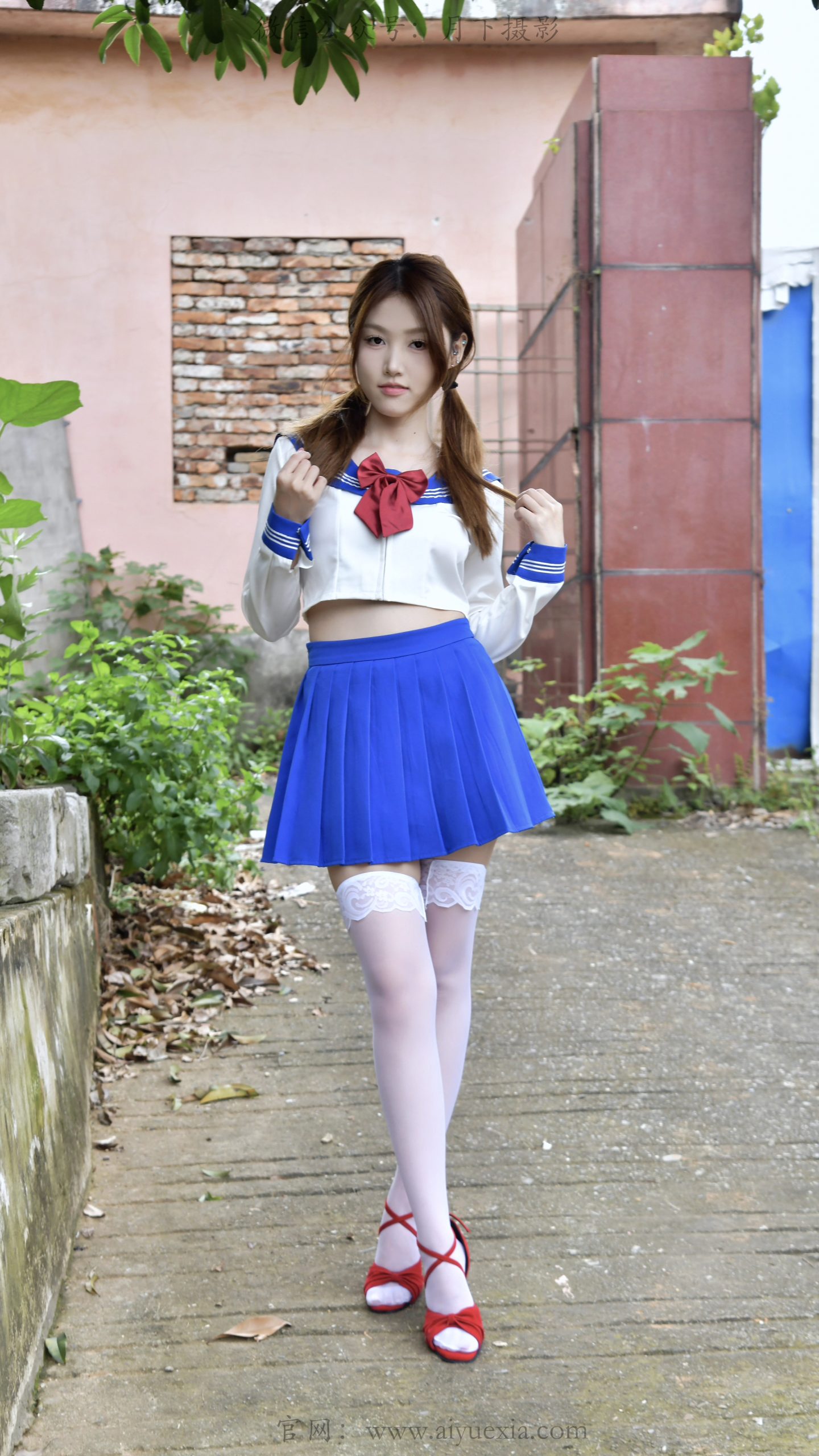 824/夏夏 ~【荒宅水手服】蓝白服装踏荒垣，白袜红鞋衬少女清姿。
