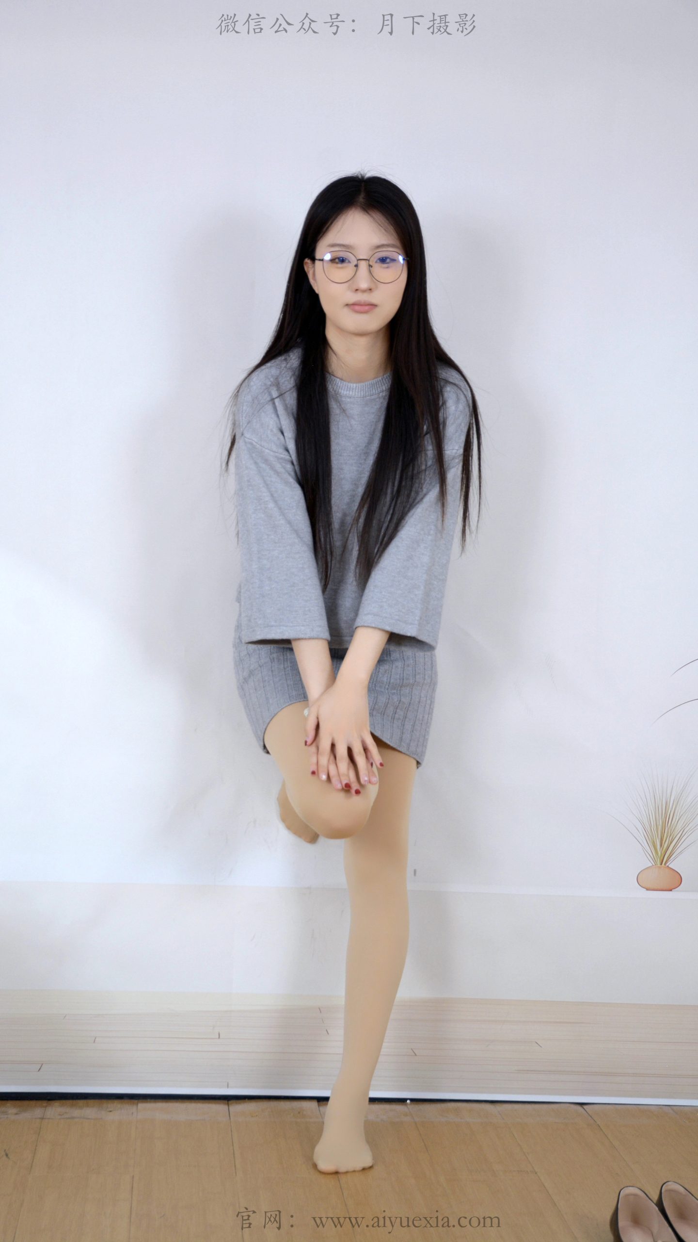 827/月月~【灰调静瑜】灰衫静享室内松弛，轻舒肢体温婉悠然。