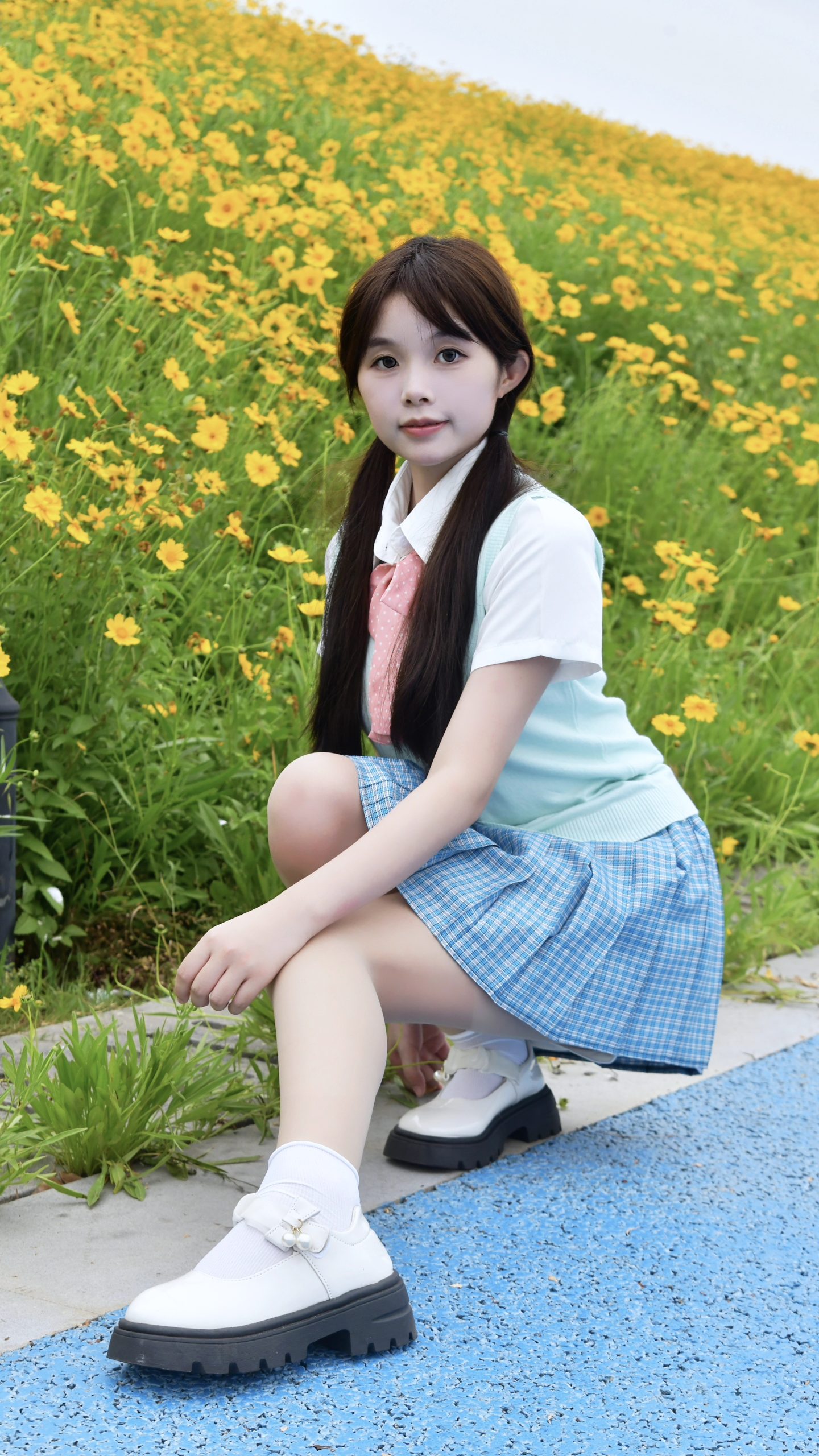 831/兔兔~【花间少女】徜徉花海湖畔之间，JK勾勒清甜青春元气。