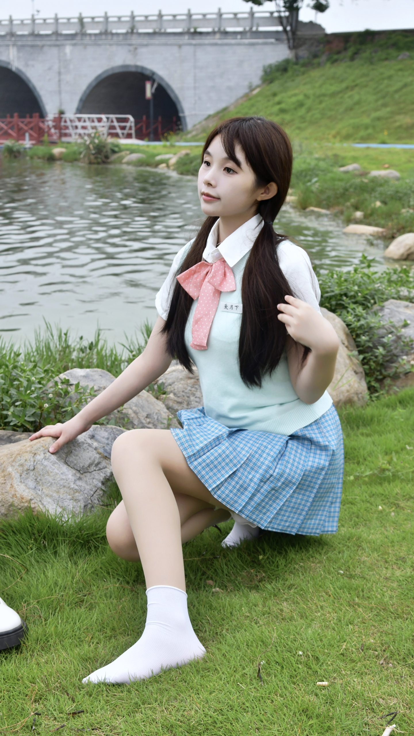 831/兔兔~【花间少女】徜徉花海湖畔之间，JK勾勒清甜青春元气。