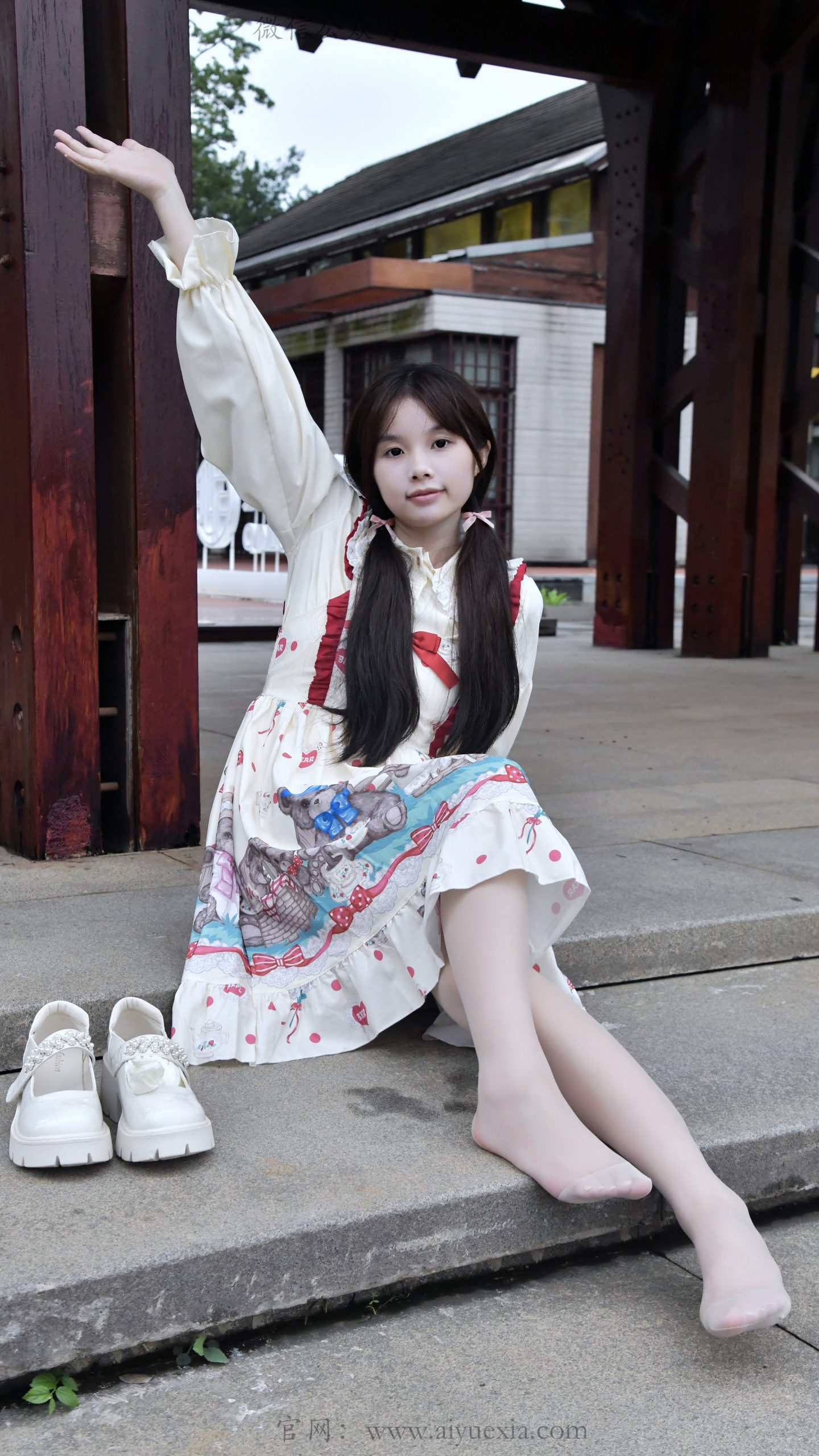 841/兔兔~【甜系游园】洛丽塔漫步园林，软萌姿态藏满少女甜意。