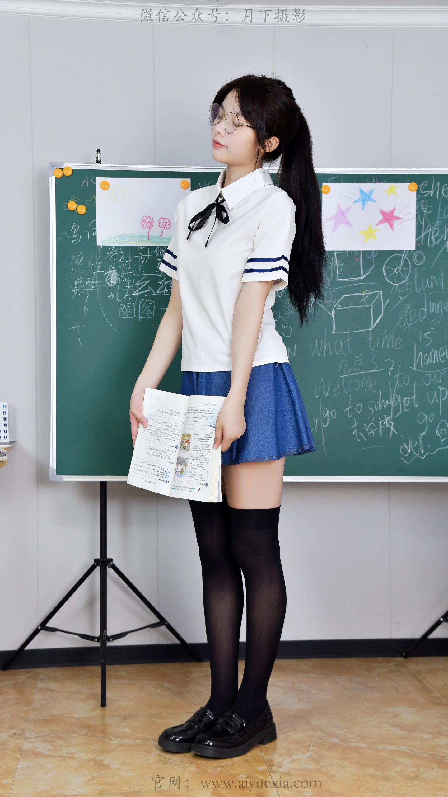 869/兔兔~【书卷流年】教室黑板藏满字迹，学院少女尽显校园温柔。