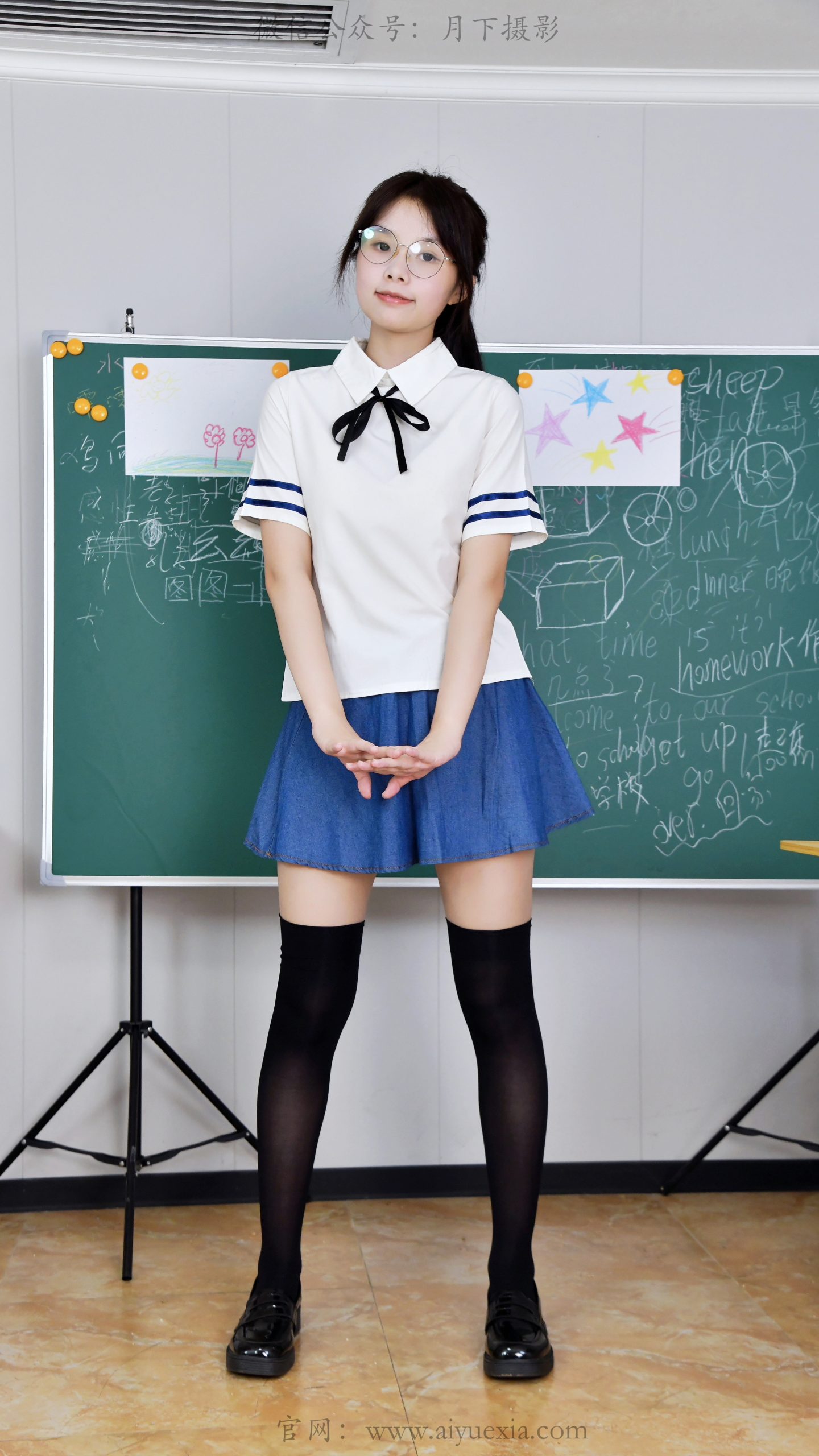 869/兔兔~【书卷流年】教室黑板藏满字迹，学院少女尽显校园温柔。