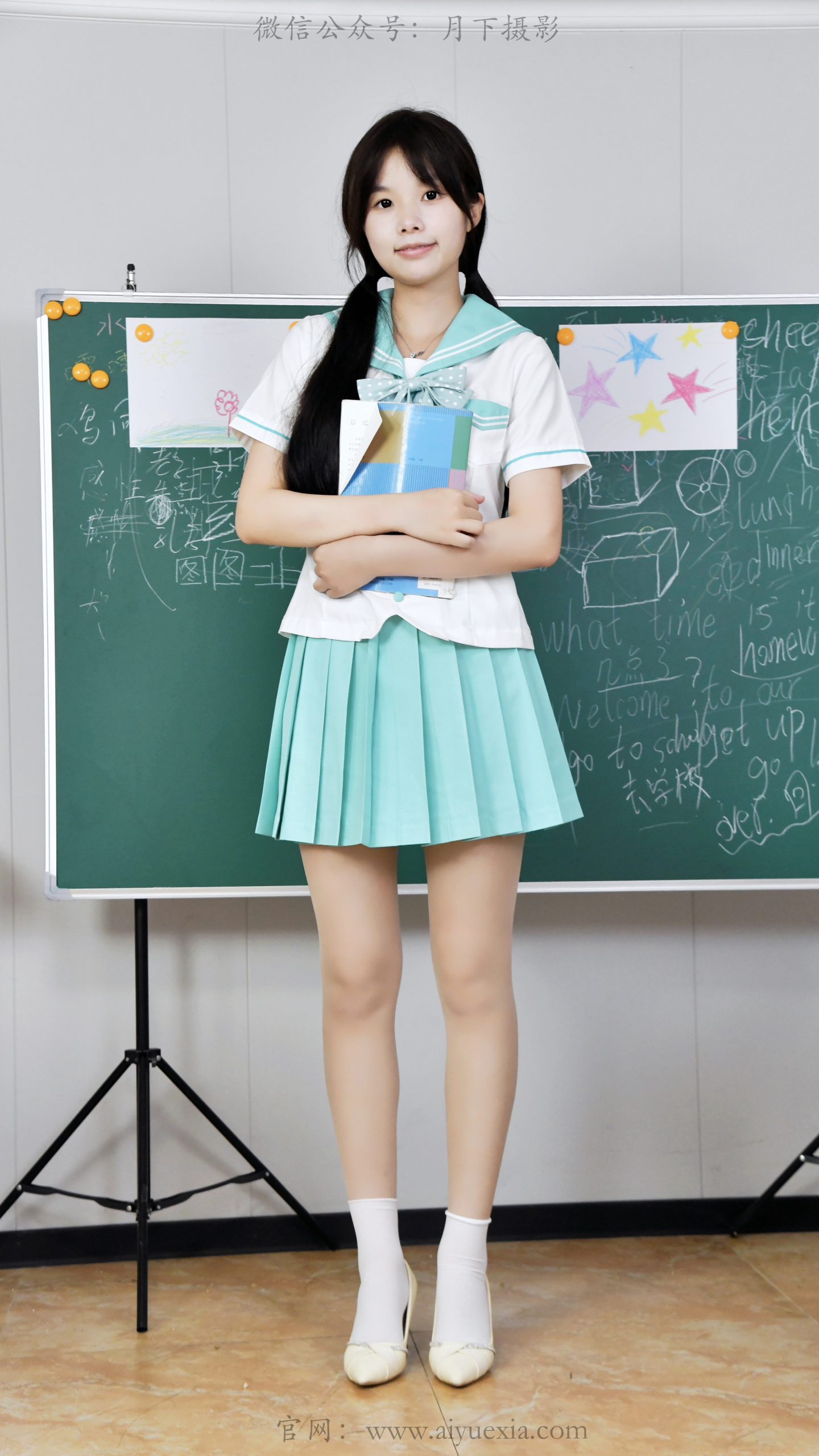 883/兔兔~【校园清欢】黑板课桌椅为伴，水手服演绎烂漫青春光景。