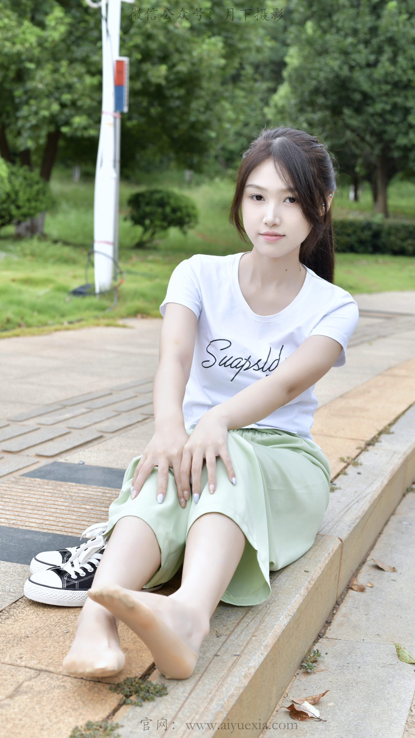 899/夏夏 ~【漫步磨袜续集】60分钟视频拍摄，模特穿丝质船袜踩水踩泥，对焦袜子磨损变化镜头。