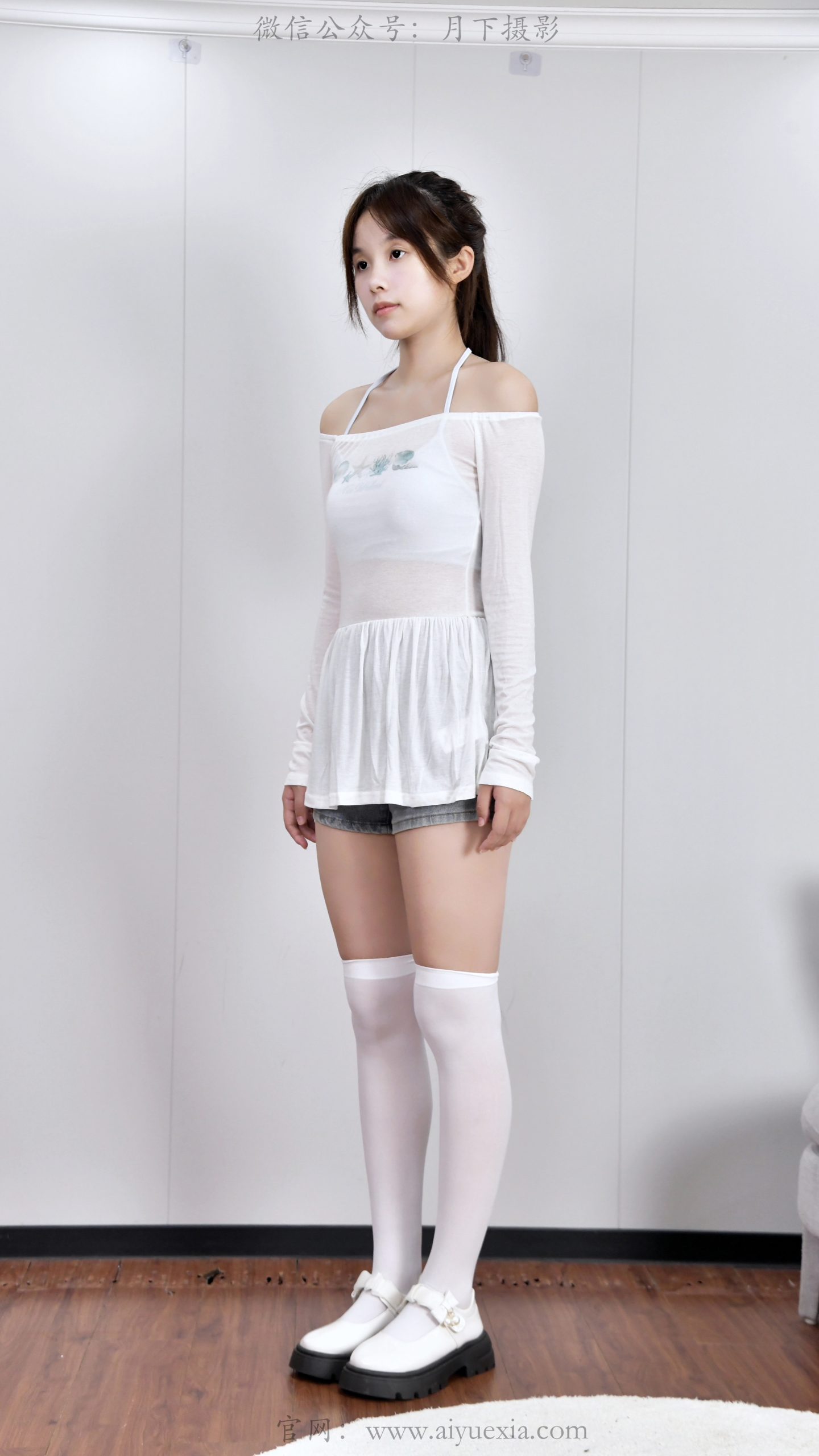 902/兔兔~【清简置景】室内简约摆拍，完整呈现清新少女全套穿搭造型。