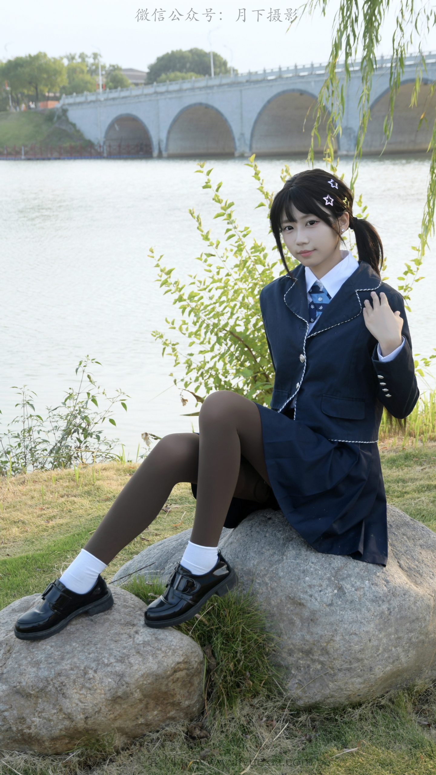937/小柔~【湖畔拾光】垂柳湖畔，学院少女，叠袜乐福鞋邂逅黄昏。