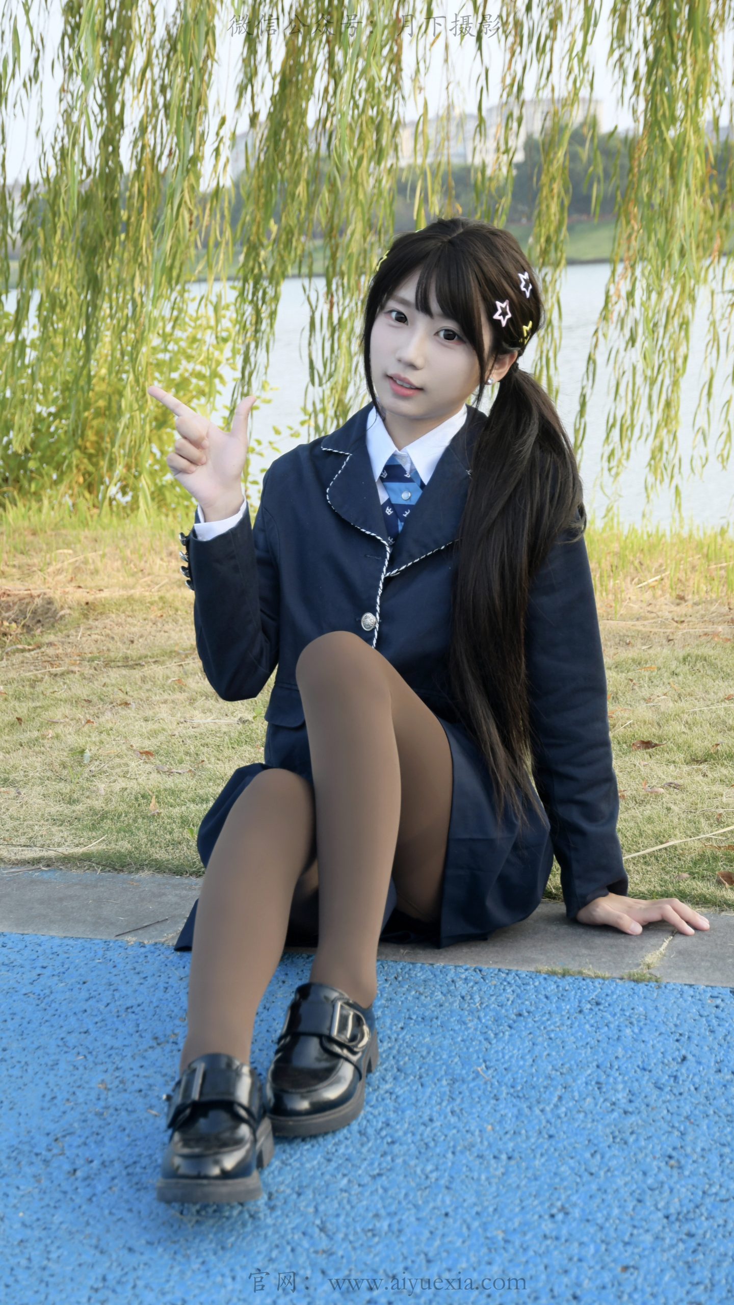 937/小柔~【湖畔拾光】垂柳湖畔，学院少女，叠袜乐福鞋邂逅黄昏。