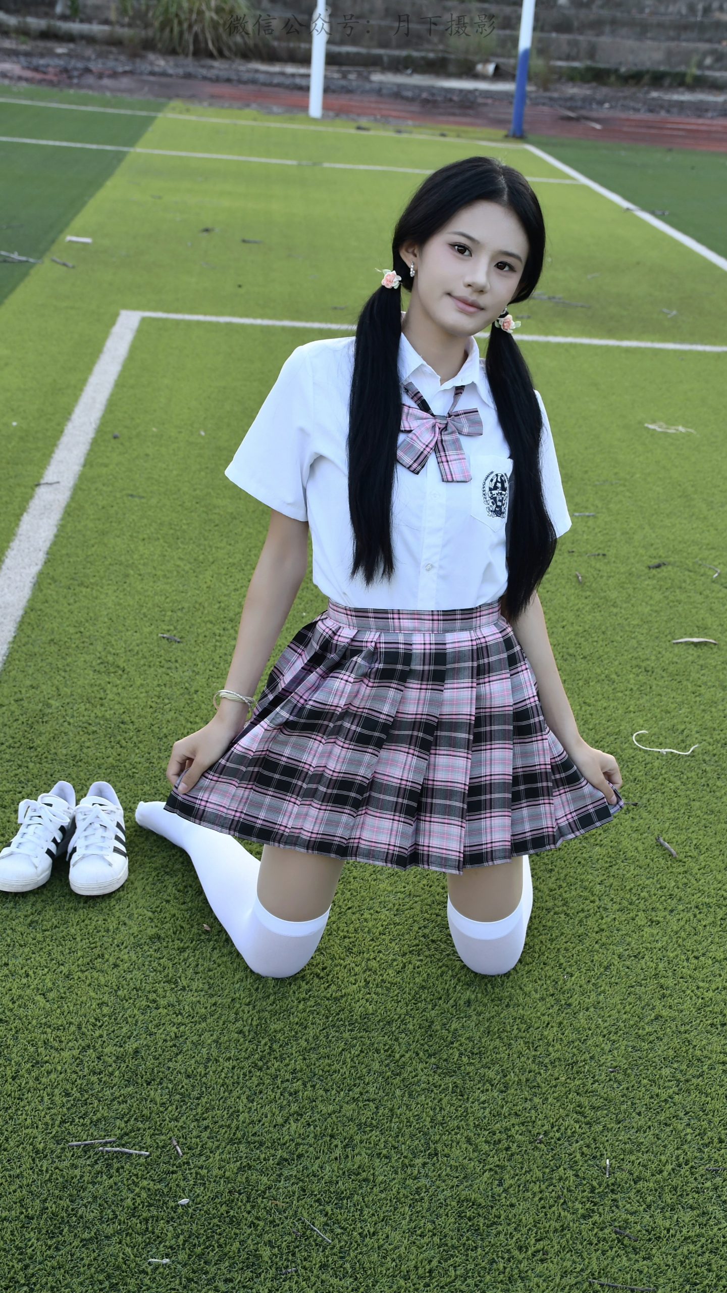 938/小序~【操场夏序】绿茵操场，格裙少女，定格夏日校园瞬间。