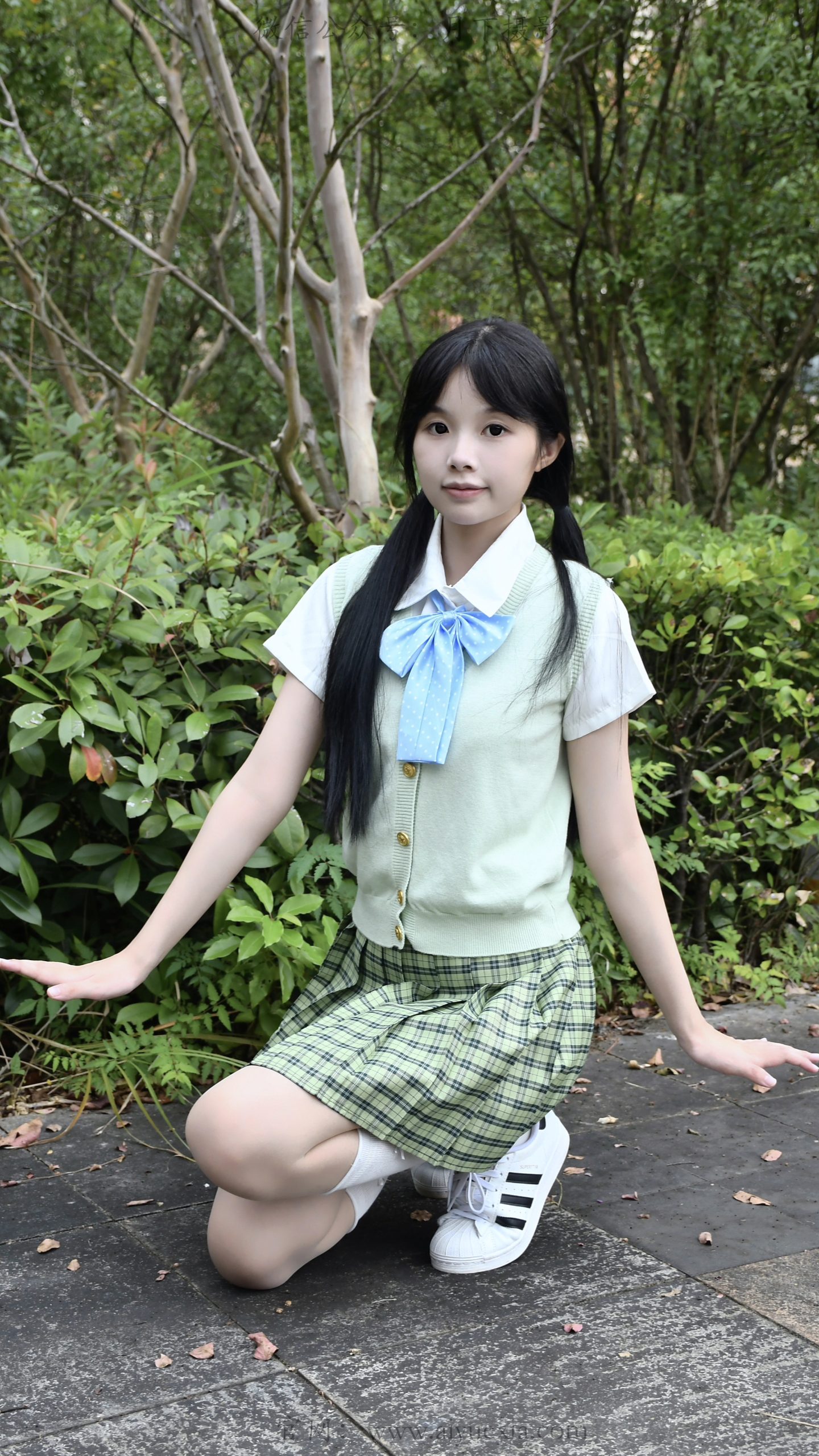 949/兔兔~【青枝少女】绿荫之下，绿格JK，捕捉少女灵动瞬间。