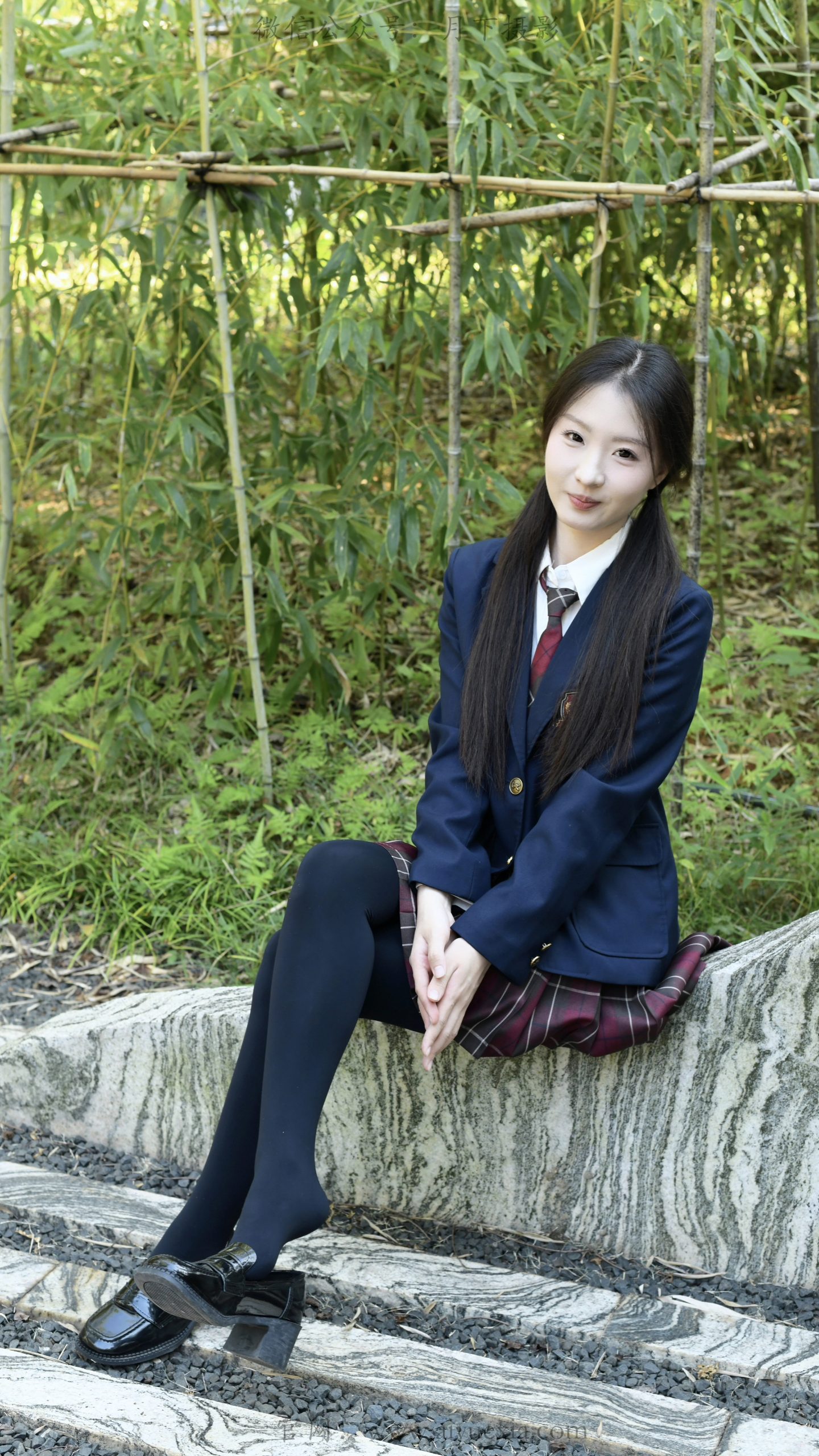 951月月~【林间JK】林间暖阳落JK，叠穿黑袜尽显少女温柔。