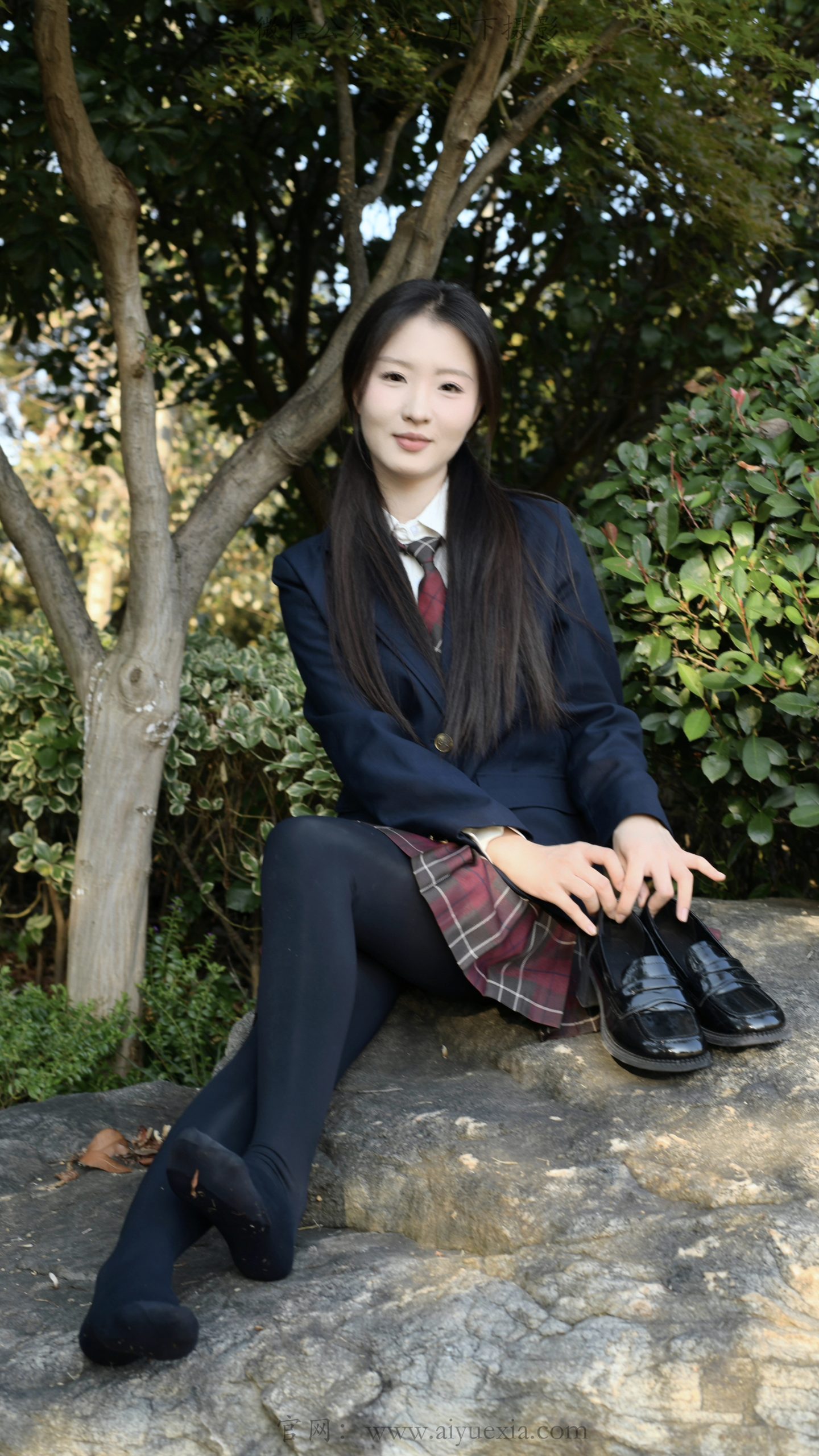 951月月~【林间JK】林间暖阳落JK，叠穿黑袜尽显少女温柔。