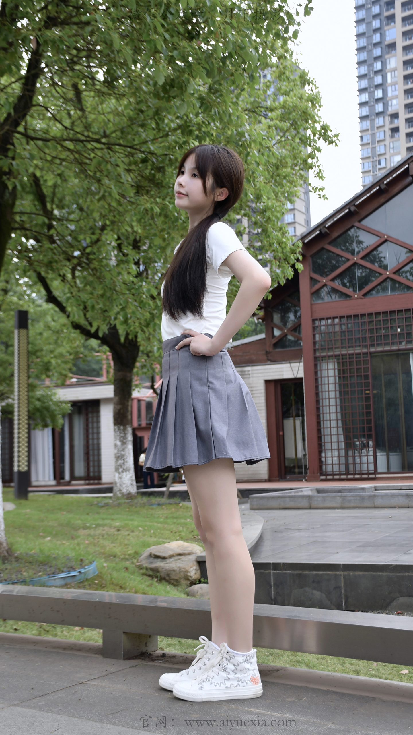 957/兔兔~【帆布鞋白袜】绿荫漫石阶，白袜帆布鞋，捕捉夏日少女闲趣。