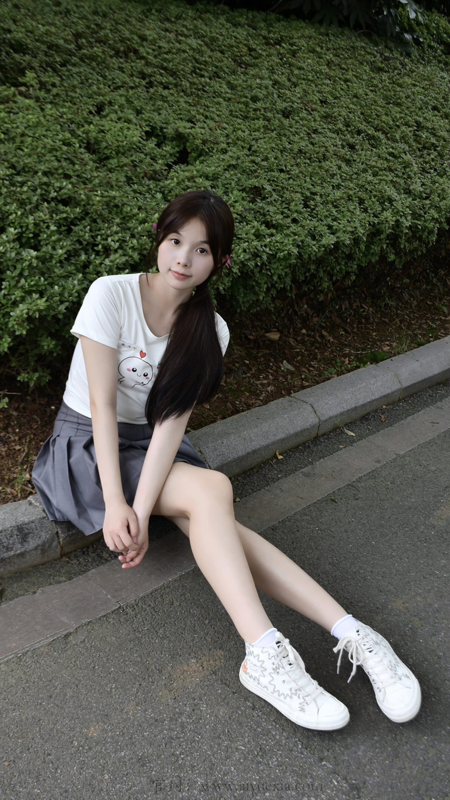 957/兔兔~【帆布鞋白袜】绿荫漫石阶，白袜帆布鞋，捕捉夏日少女闲趣。
