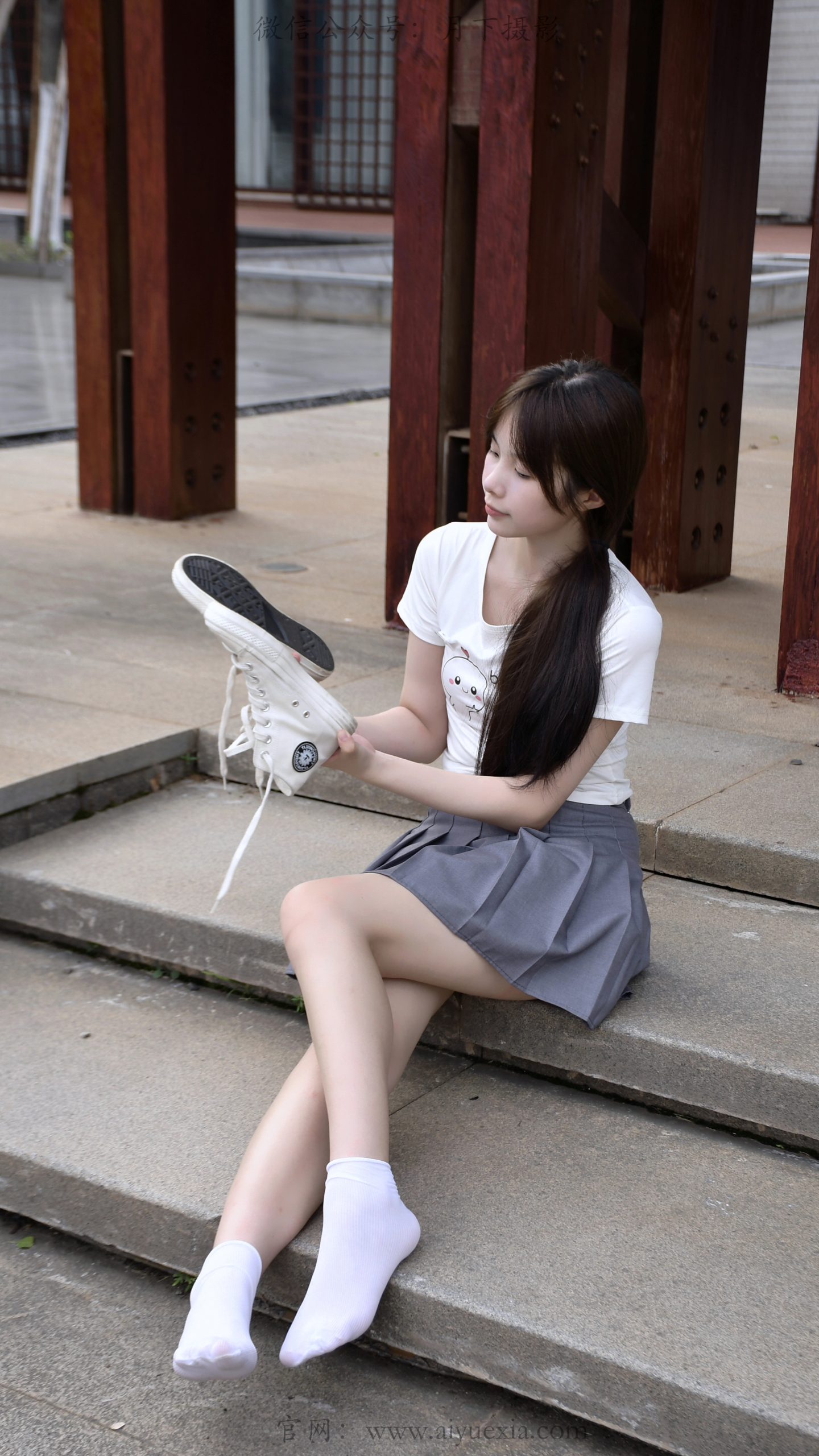 957/兔兔~【帆布鞋白袜】绿荫漫石阶，白袜帆布鞋，捕捉夏日少女闲趣。