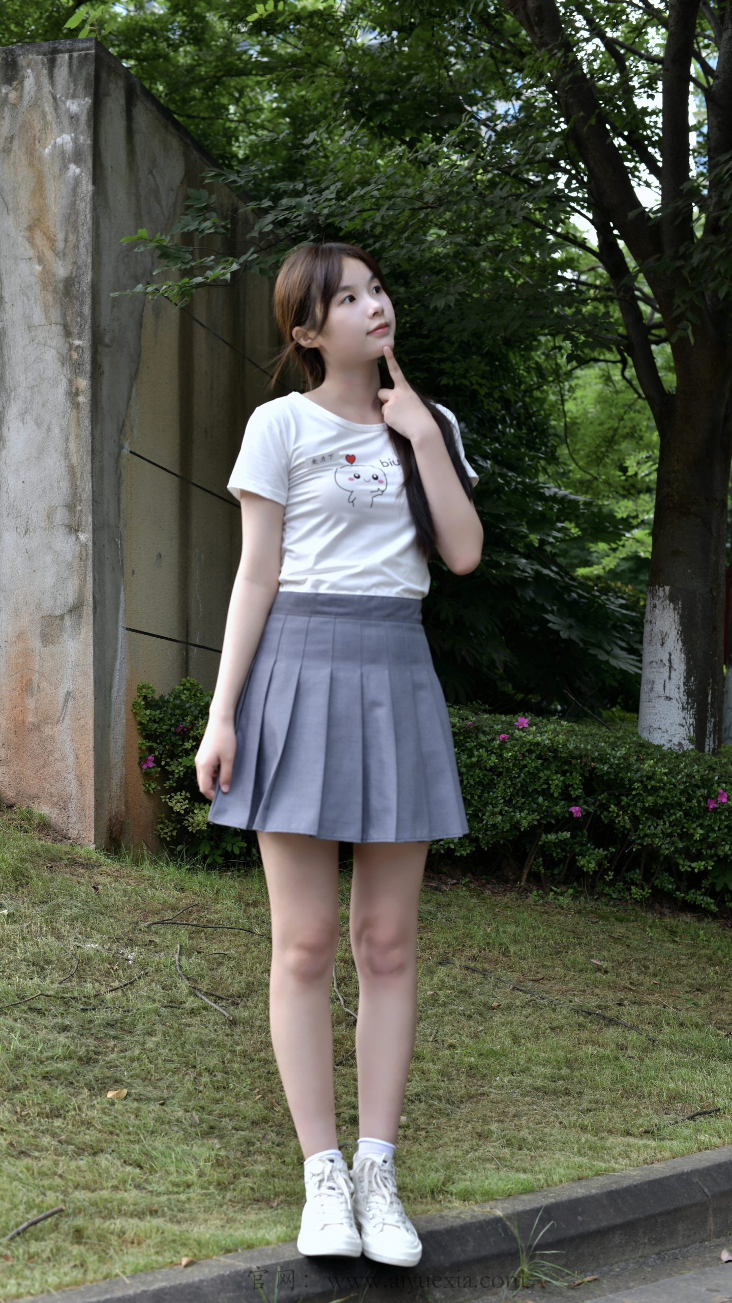 957/兔兔~【帆布鞋白袜】绿荫漫石阶，白袜帆布鞋，捕捉夏日少女闲趣。
